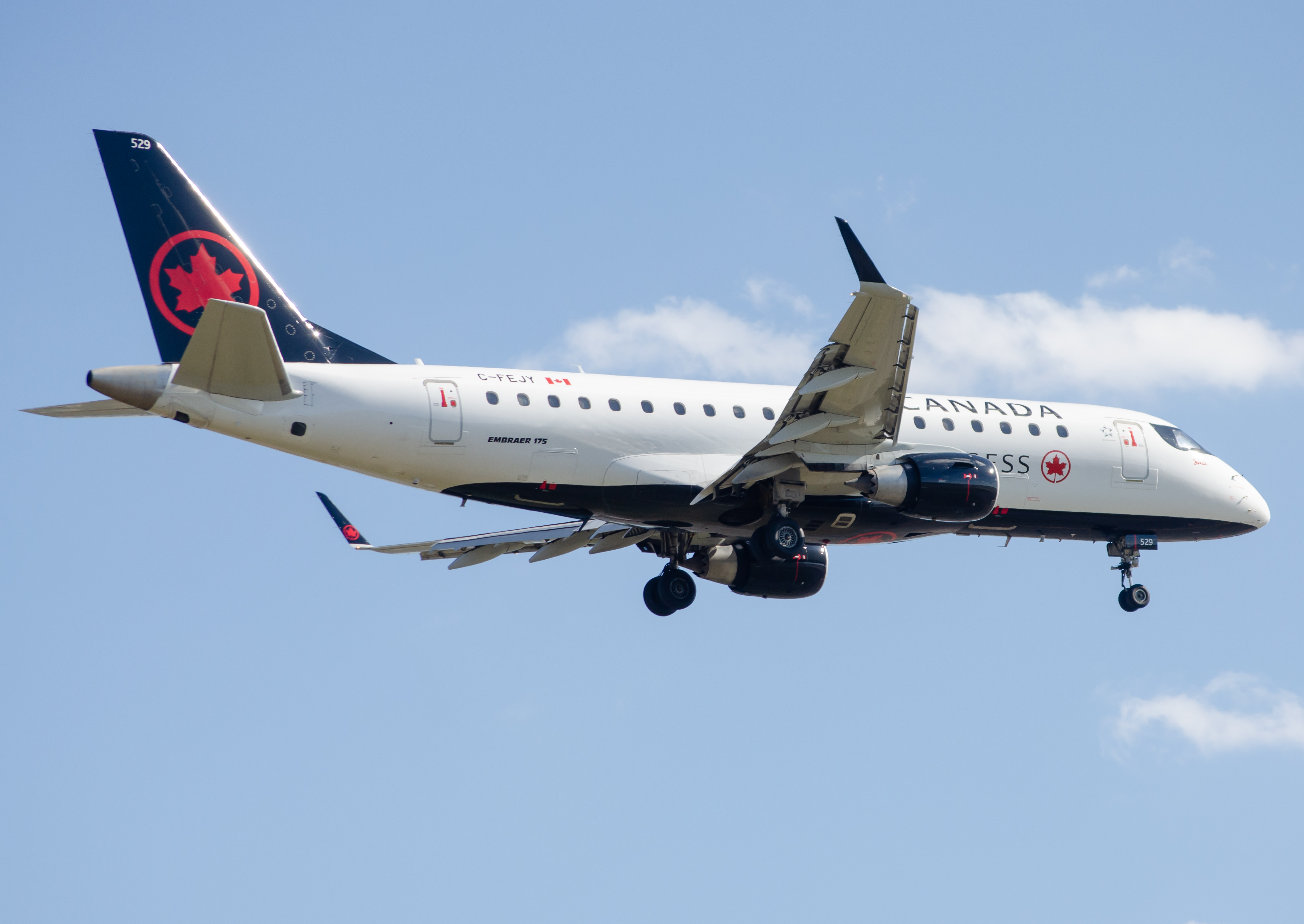Full size: Air Canada Express Embraer E175 C-FEJY  at Newark Liberty International Airport