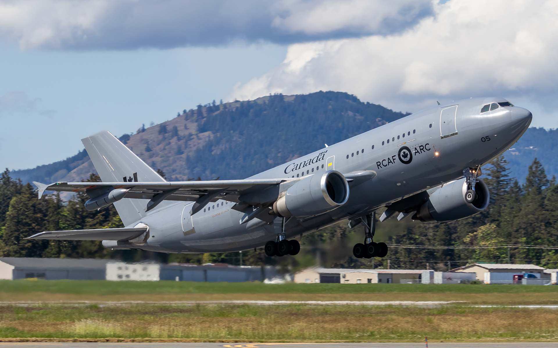 Full size: Royal Canadian Air Force Airbus CC-150 Polaris 15005 at Victoria International Airport