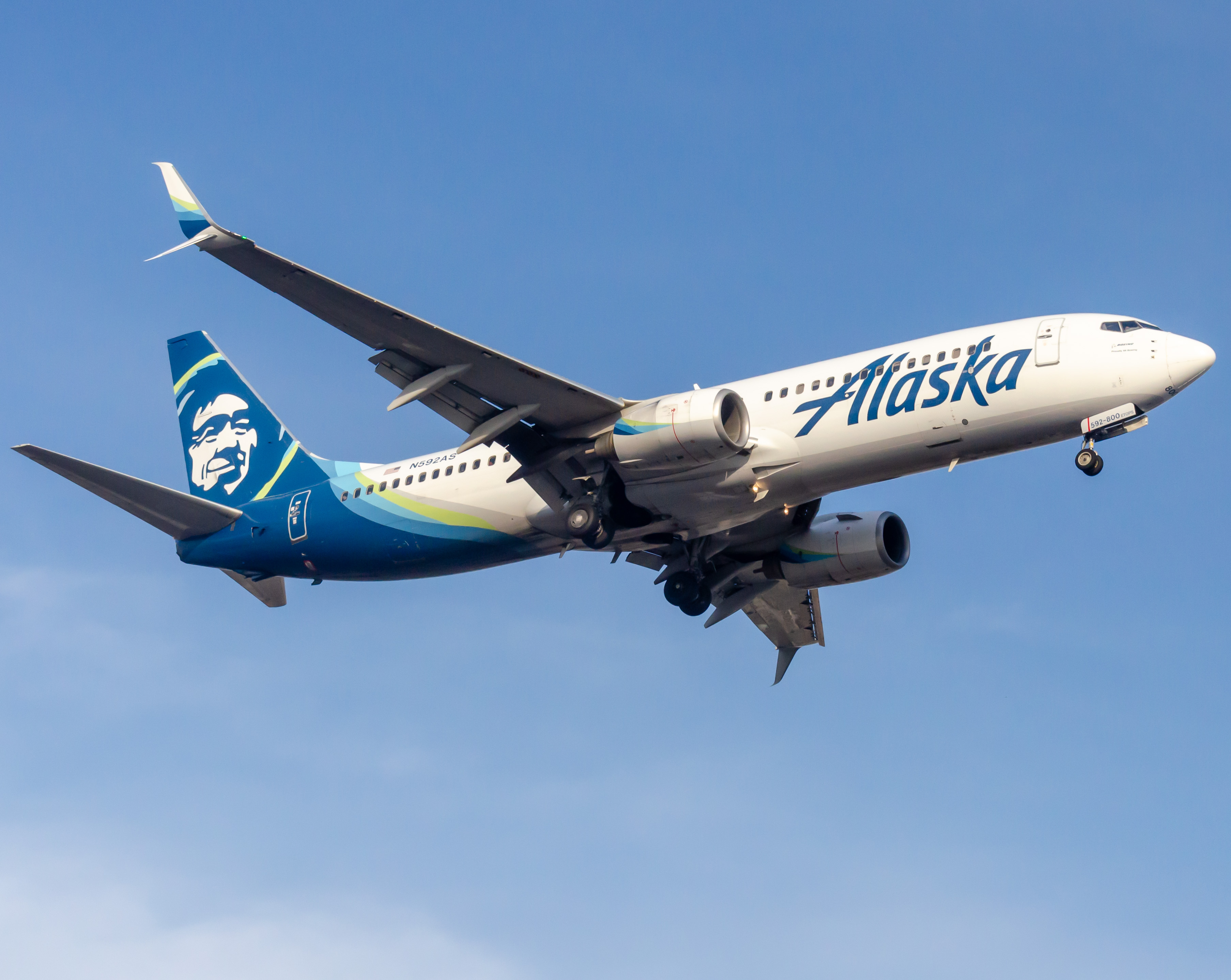 Full size: Alaska Airlines Boeing 737-800 N592AS at Newark Liberty International Airport