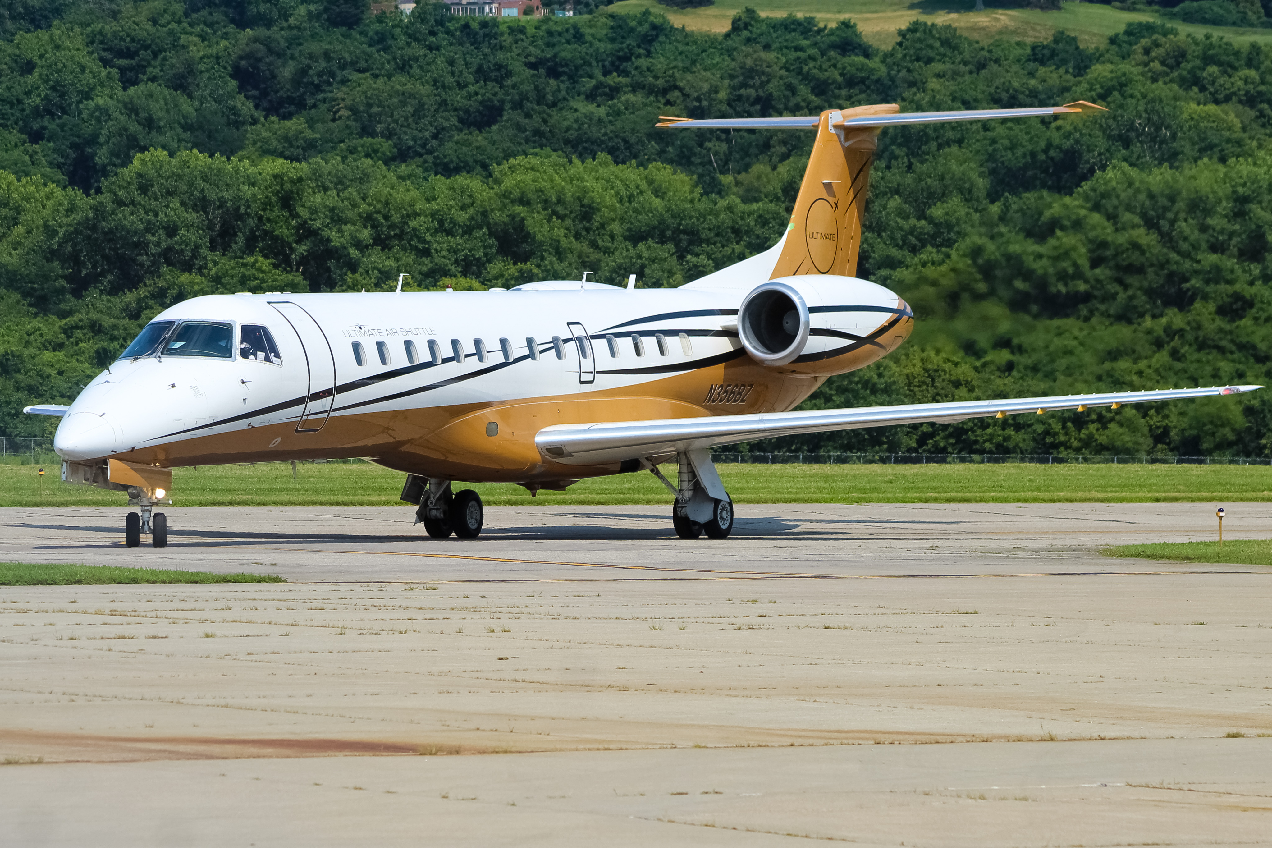 Full size: Ultimate Air Shuttle Embraer ERJ135 N356BZ at Cincinnati Municipal Airport/Lunken Field