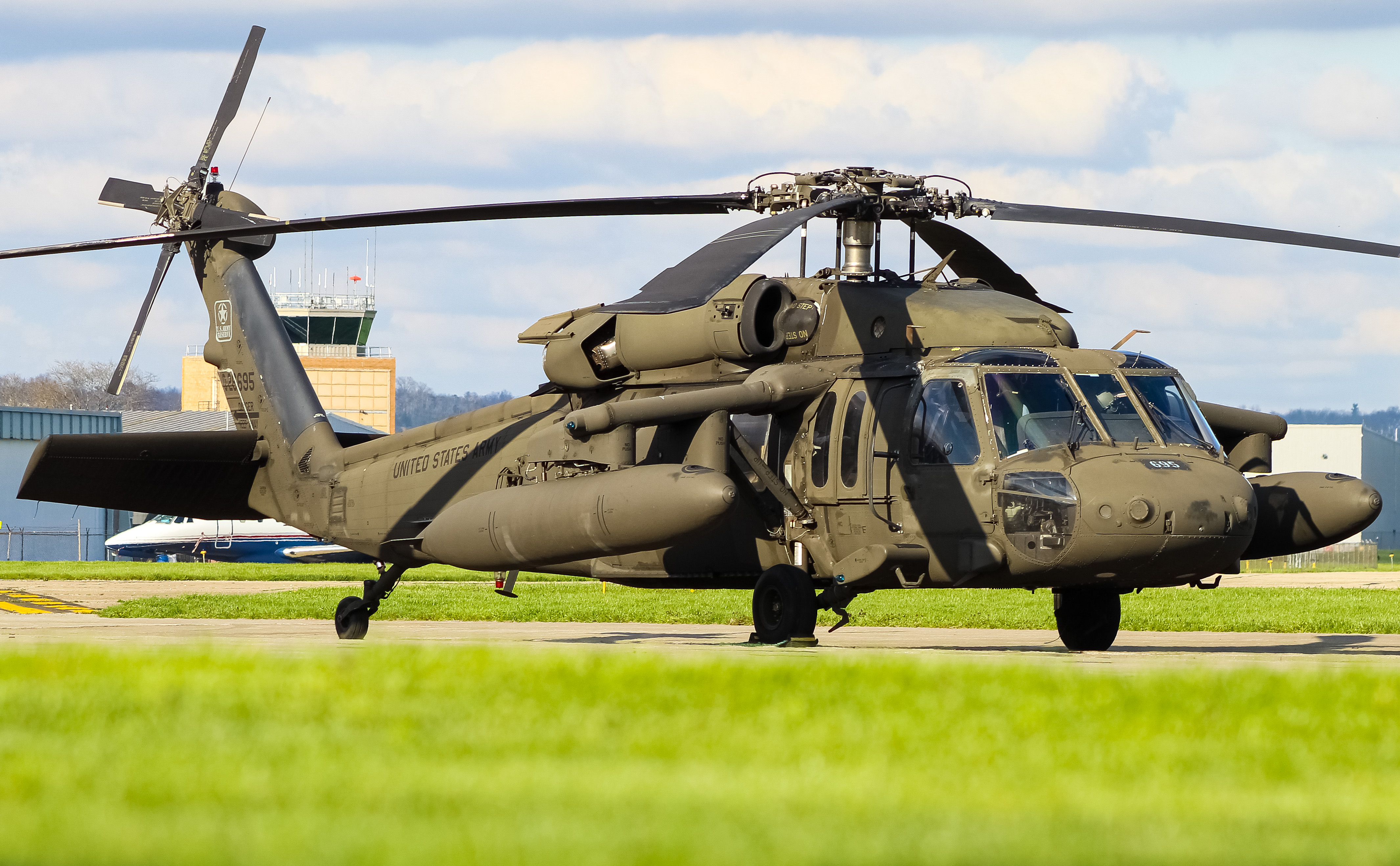 Full size: USA- United States Army UH-60 Blackhawk 0-26695 at Cincinnati Municipal Airport/Lunken Field