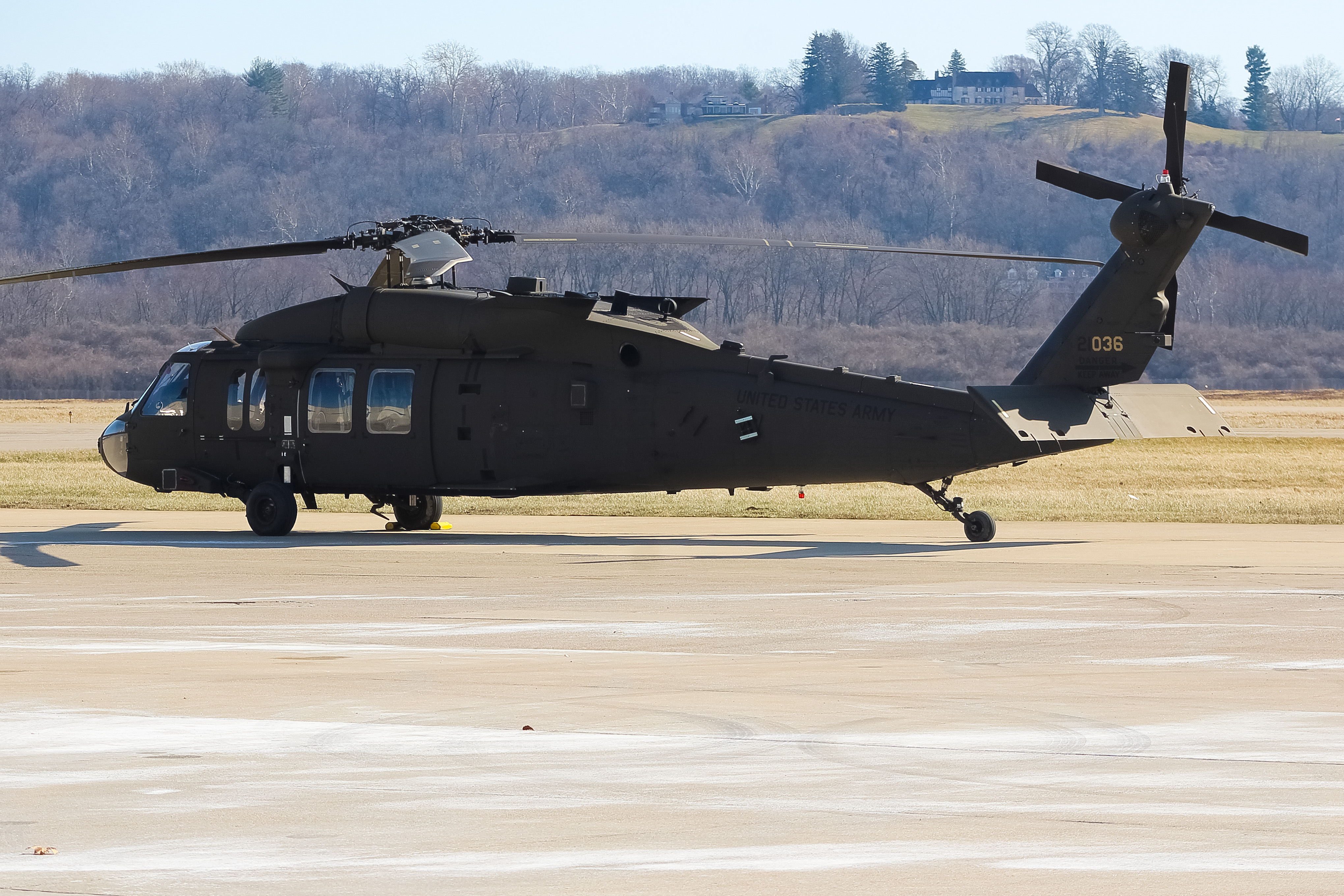 Full size: USA - United States Army Sikorsky UH-60L Blackhawk 21-036 at Cincinnati Municipal Airport/Lunken Field