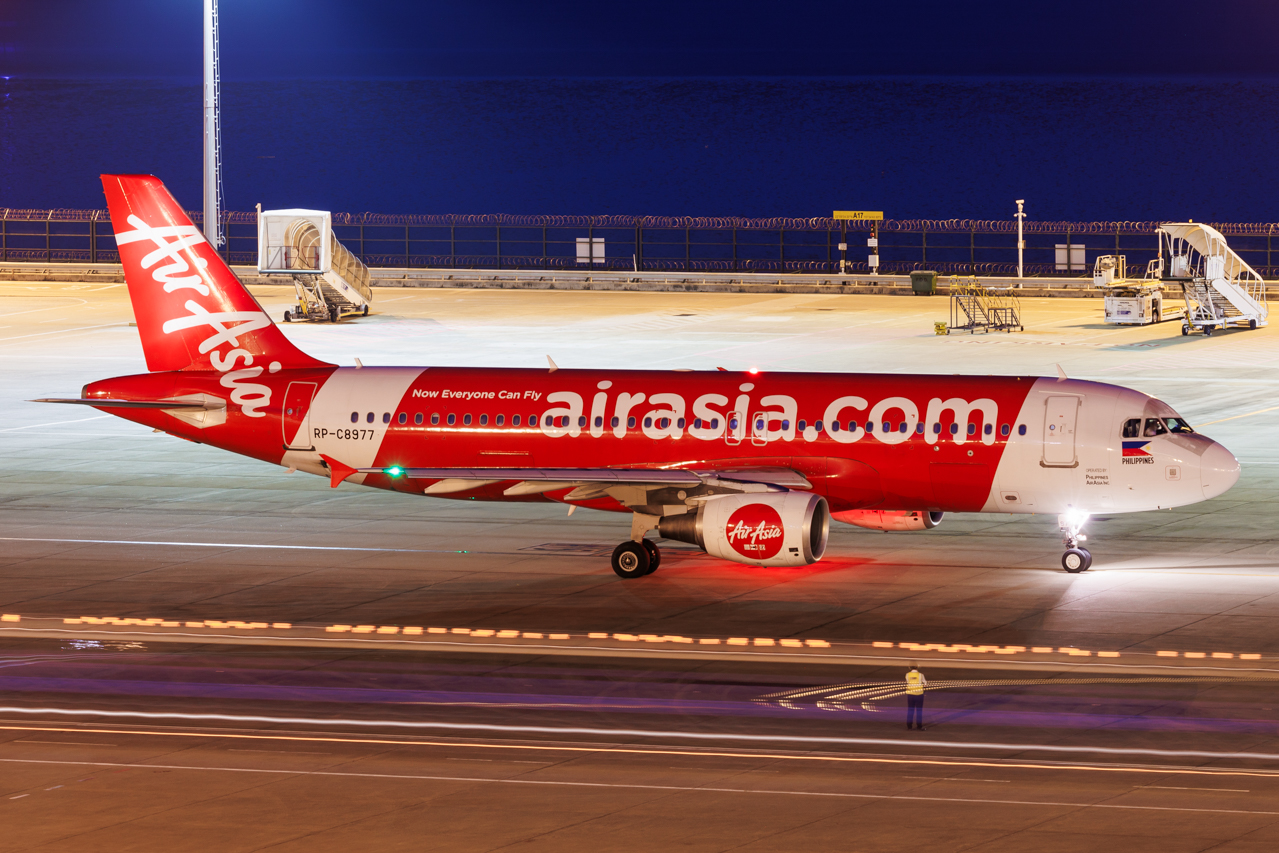 Full size: AirAsia Airbus A320 RP-C8977 at Macau International Airport