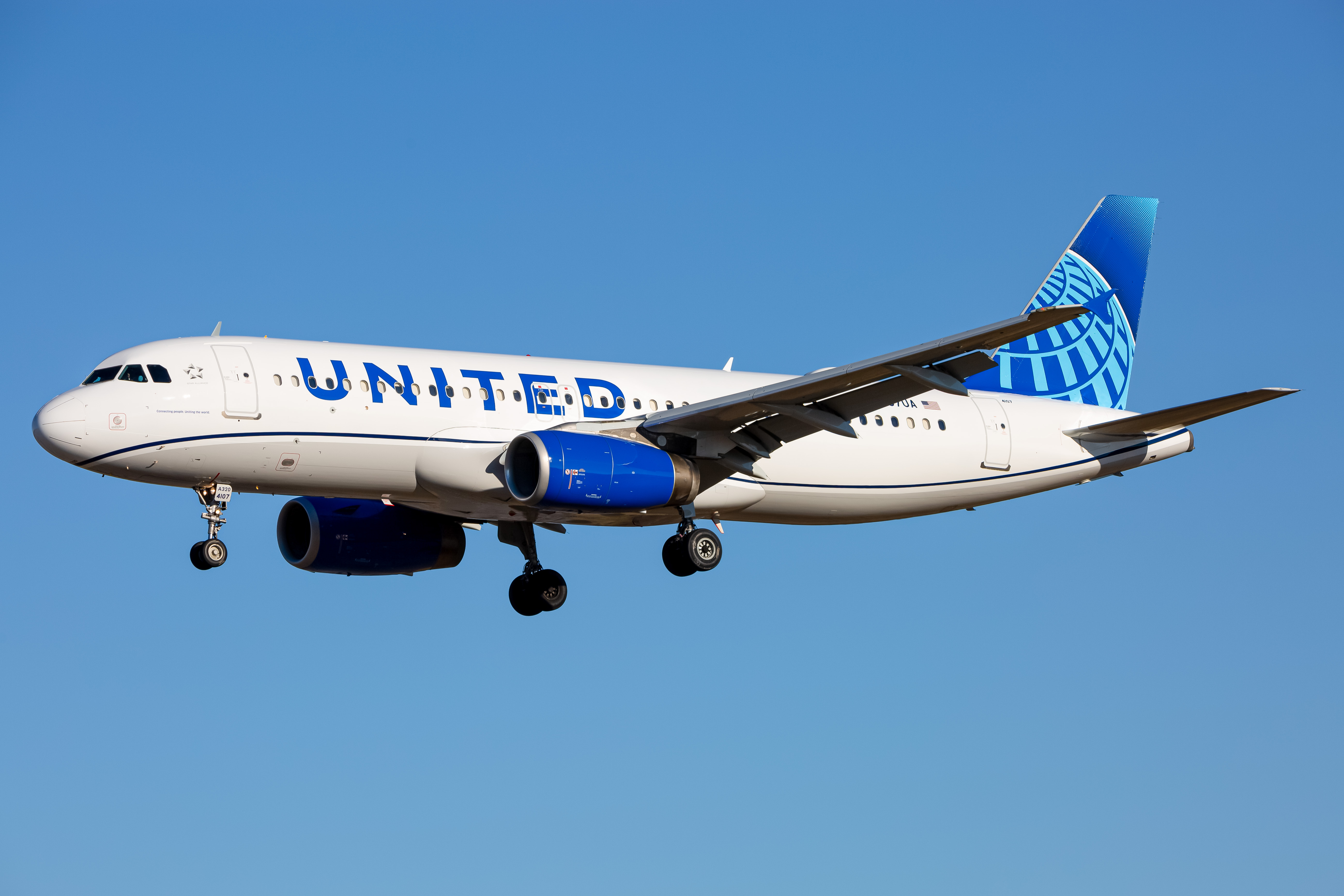Full size: United Airlines Airbus A320 N407UA at Baltimore/Washington International Thurgood Marshall Airport