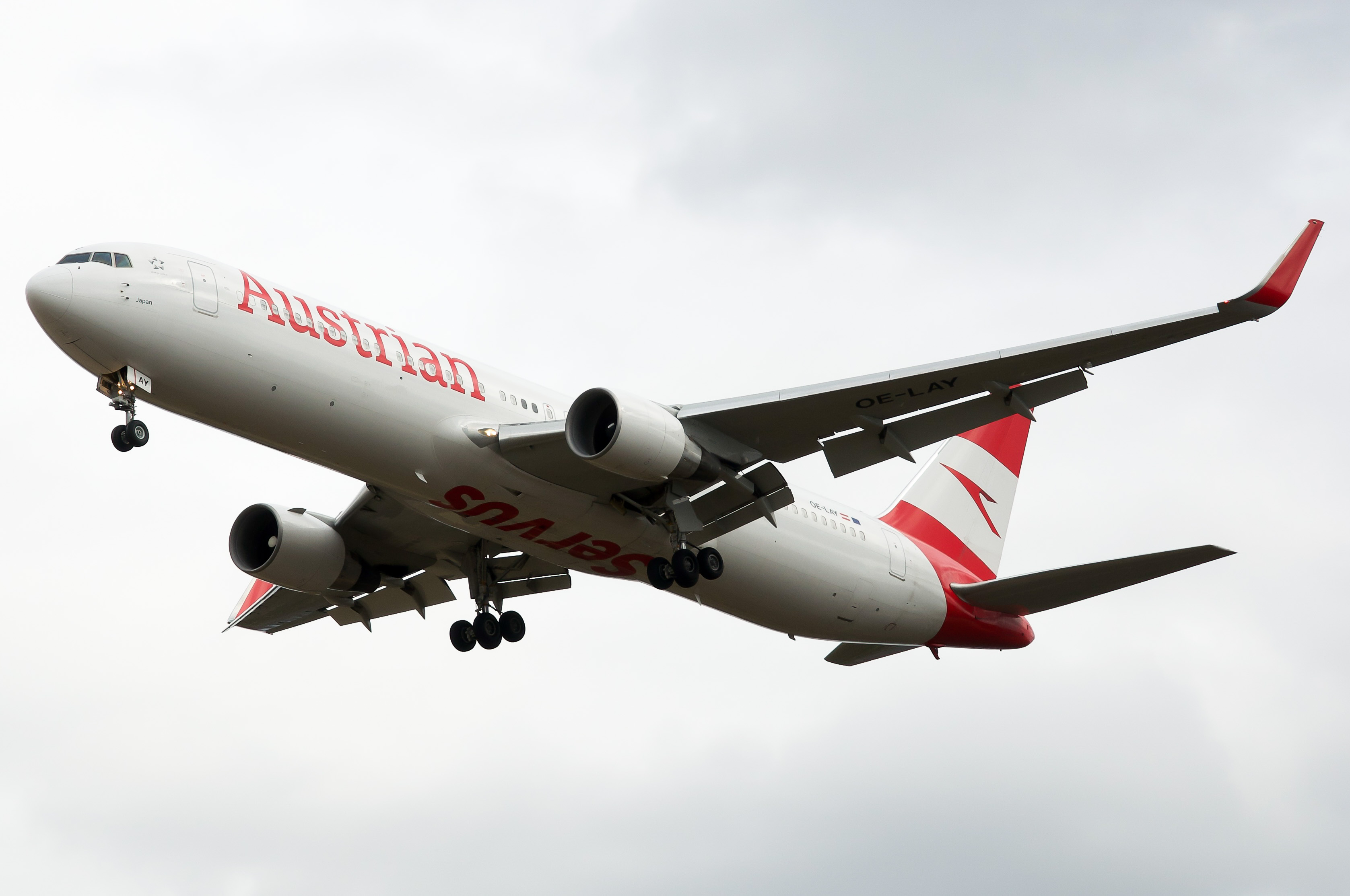 Full size: Austrian Airlines Boeing 767-300ER OE-LAY at Washington Dulles International Airport
