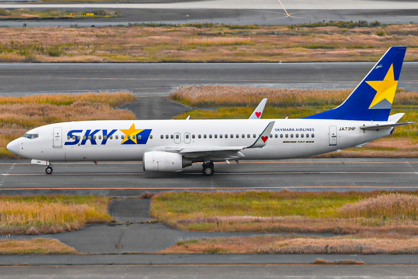 Full size: SkyMark Boeing 737-800 JA73NF at Tokyo-Haneda Airport