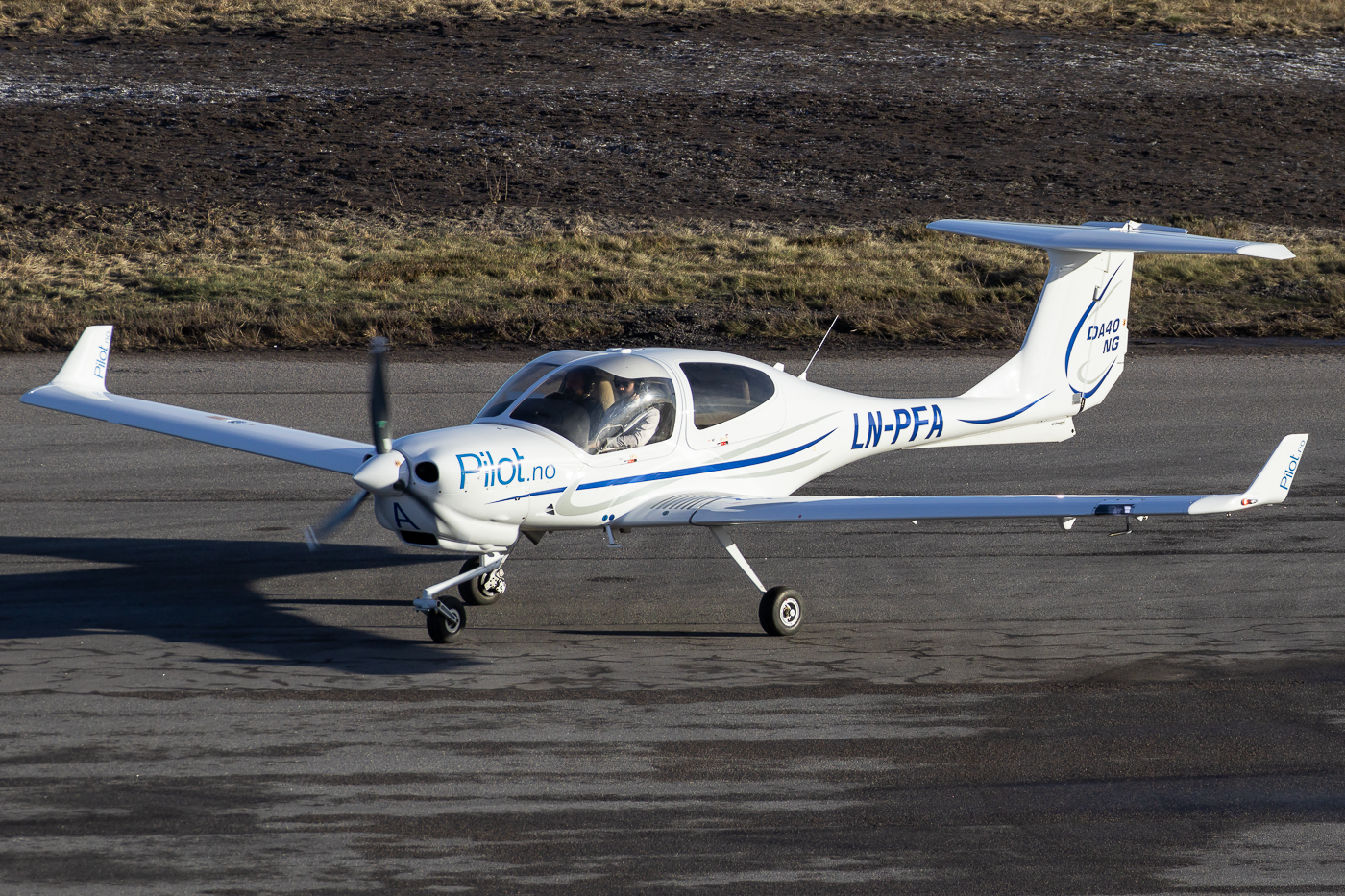 Full size: Pilot Flight Academy Diamond DA40NG LN-PFA at Oslo Sandefjord Airport