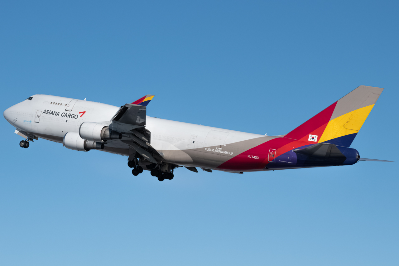 Full size: Asiana Airlines Cargo Boeing 747-400F HL7423 at Anchorage Ted Stevens International Airport
