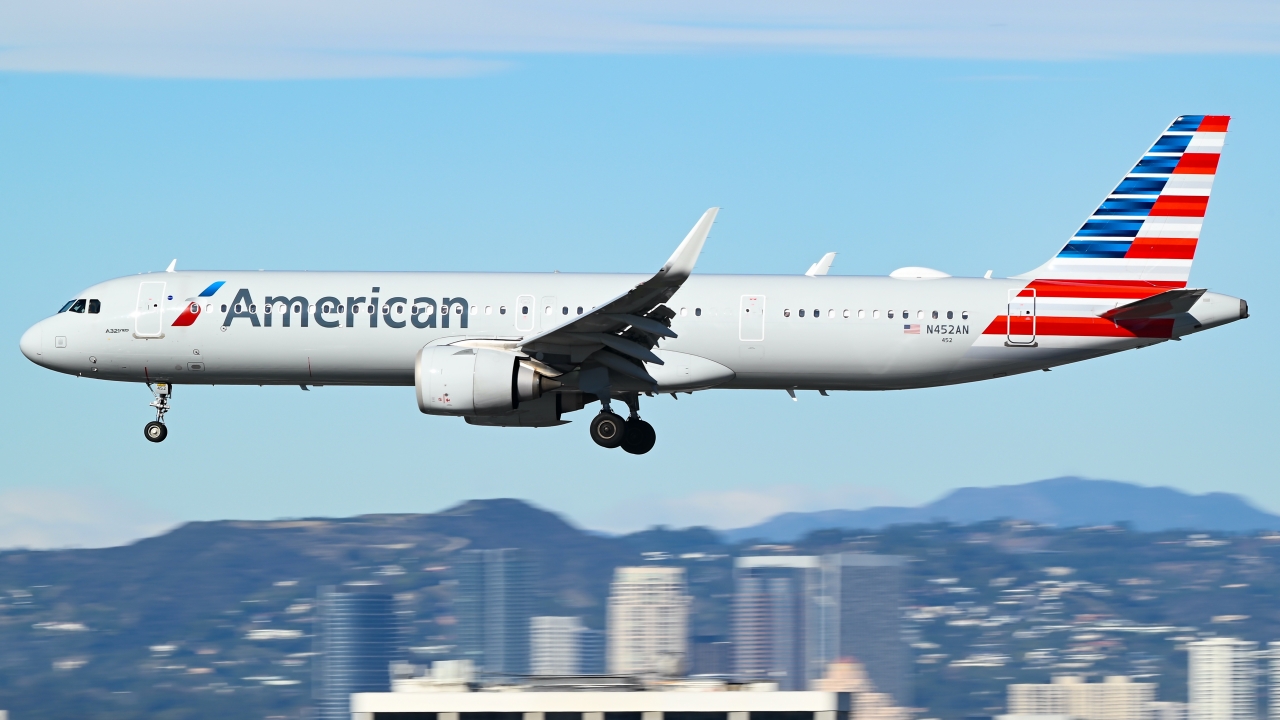 Full size: American Airlines Airbus A321NEO N452AN at Los Angeles International Airport