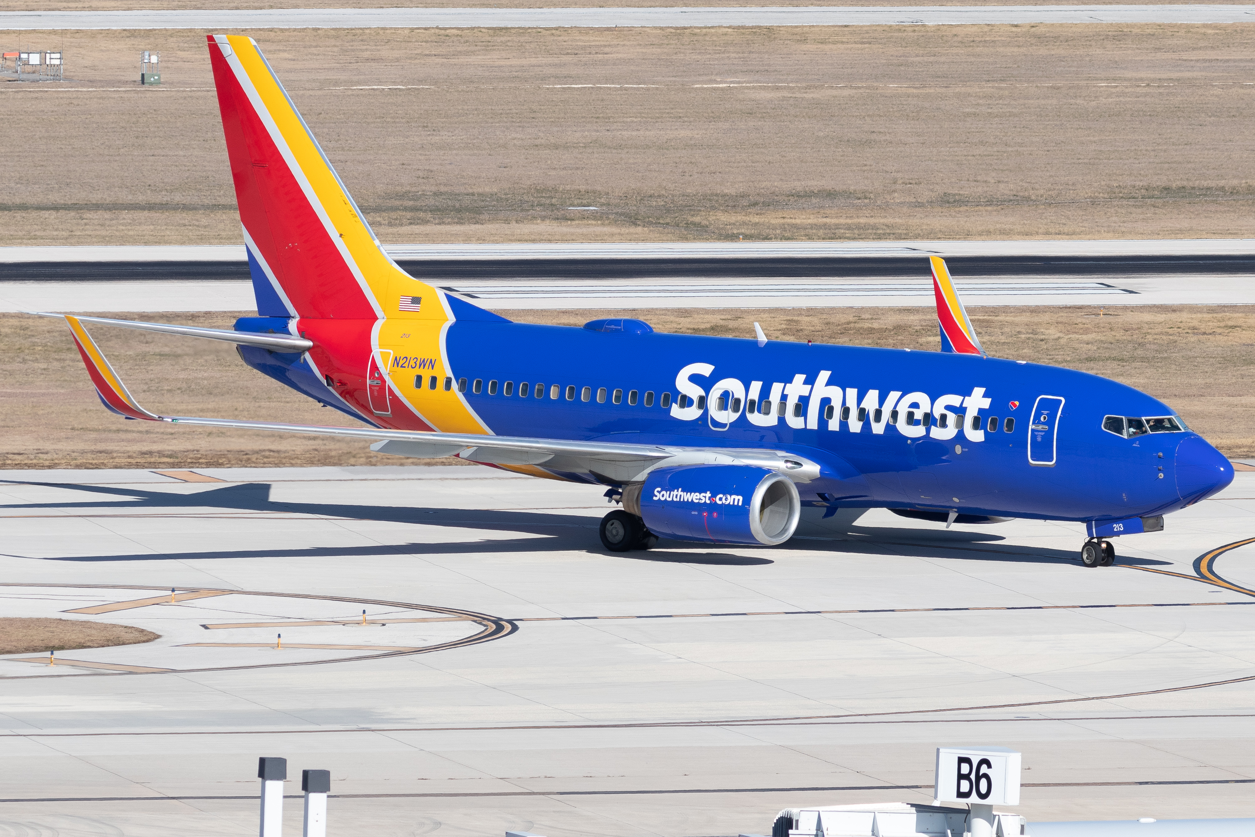 Full size: Southwest Airlines Boeing 737-700 N213WN at San Antonio International Airport