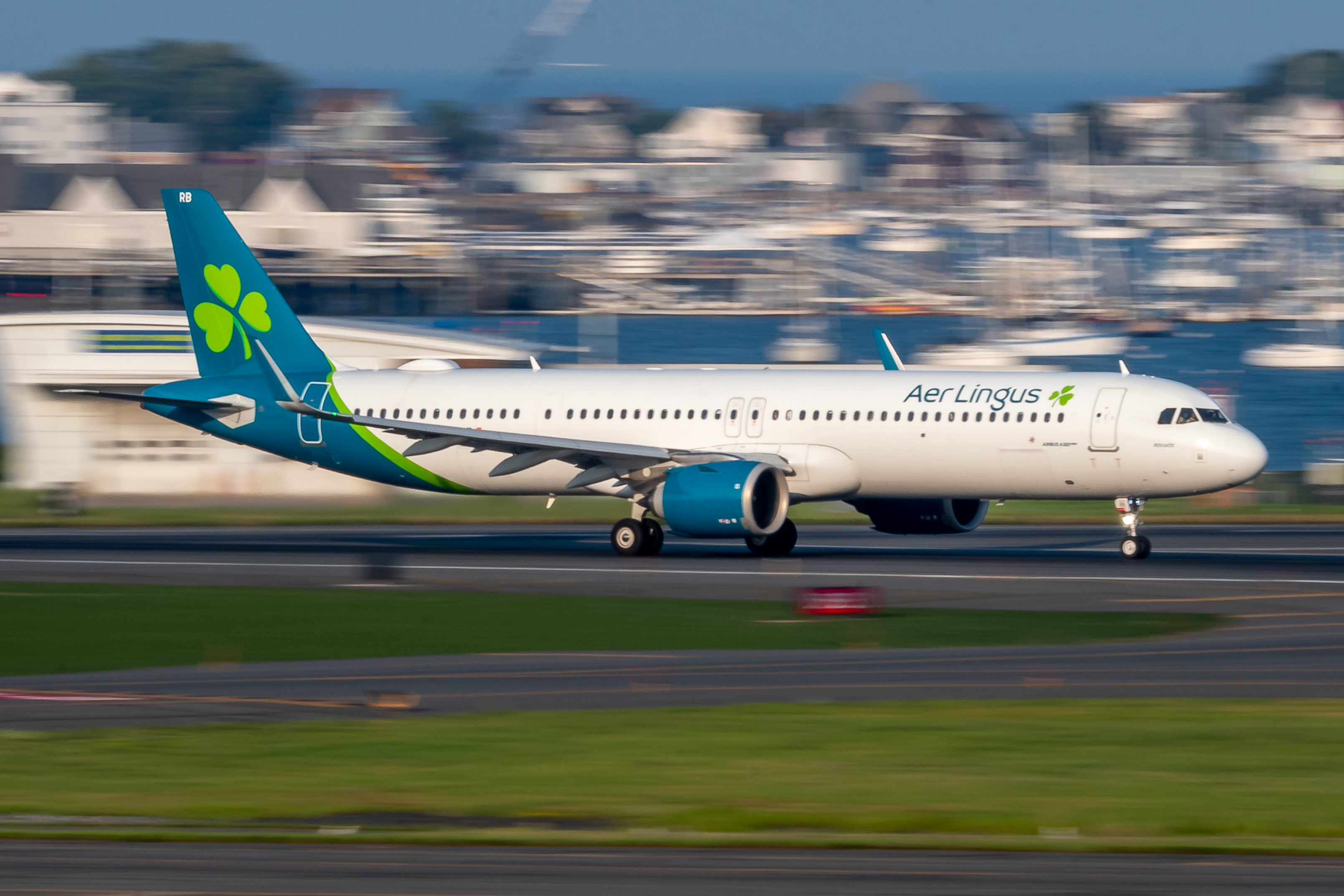 Full size: Aer Lingus Airbus A321NEO EI-LRB at General Edward Lawrence Logan International Airport