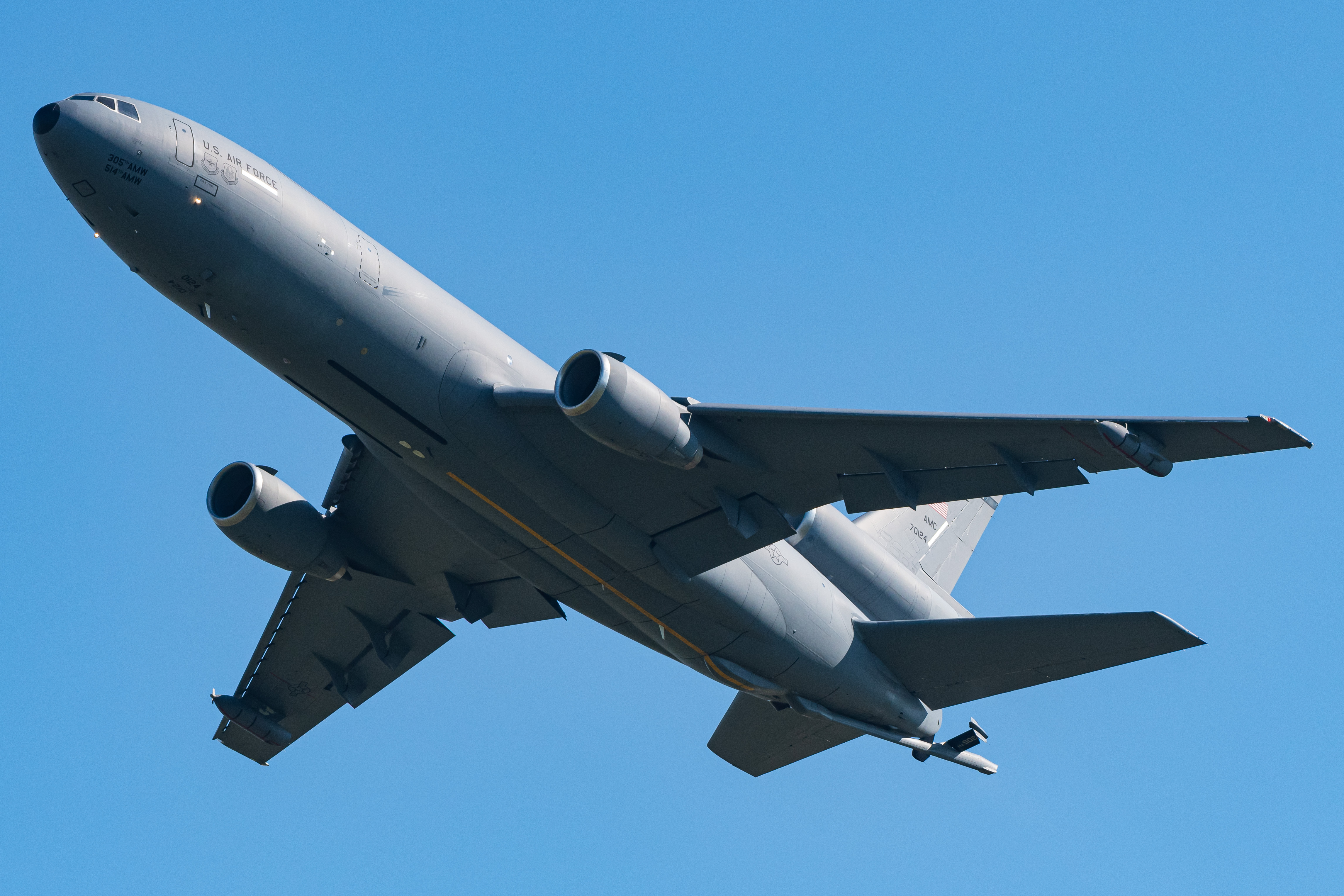 Full size: USAF - United States Air Force McDonnell Douglas KC-10 Extender 87-0124 at McGuire Field (Joint Base Mc Guire Dix Lakehurst) Airport