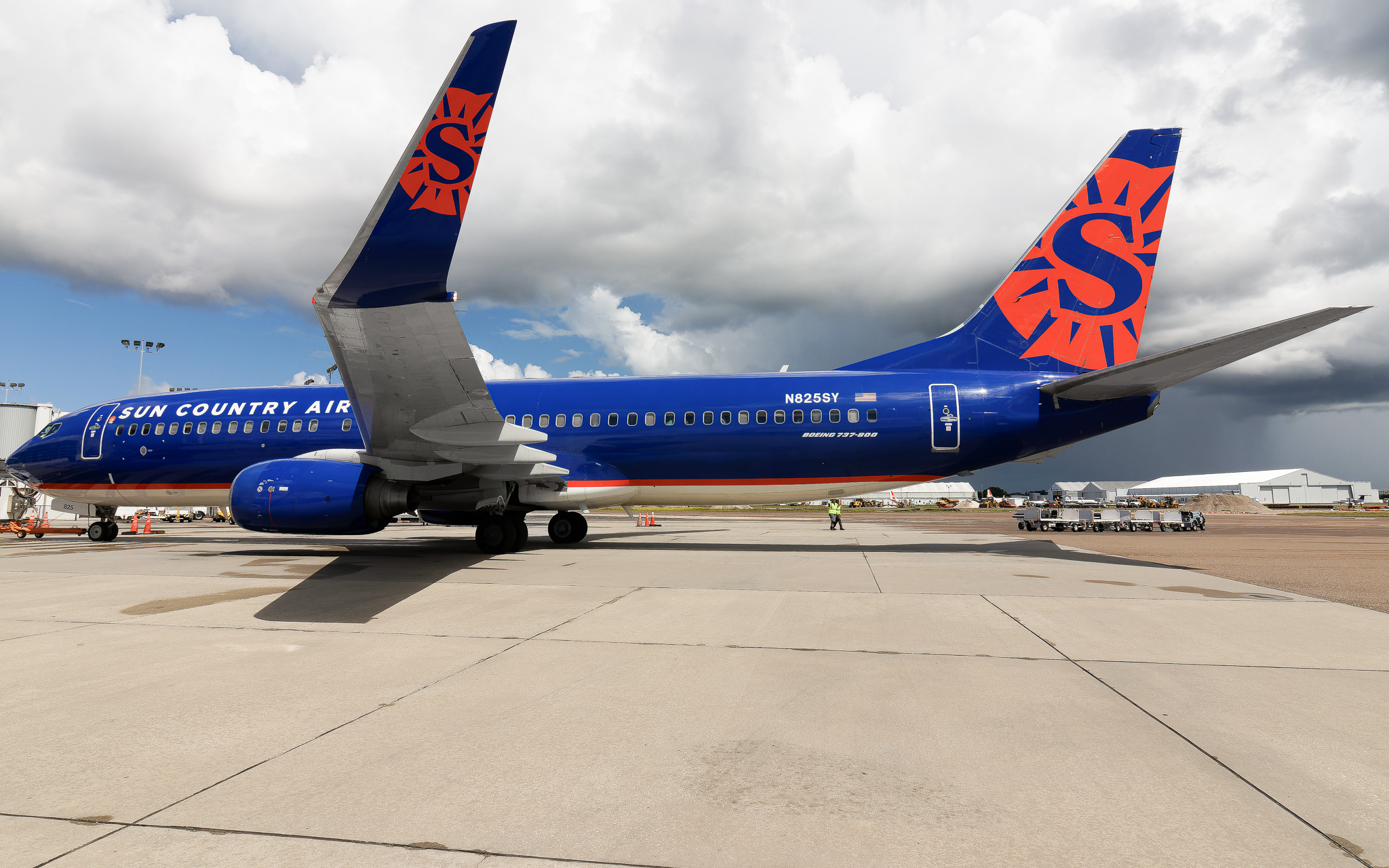 Full size: Sun Country Airlines Boeing 737-800 N825SY at St. Petersburg Clearwater International Airport