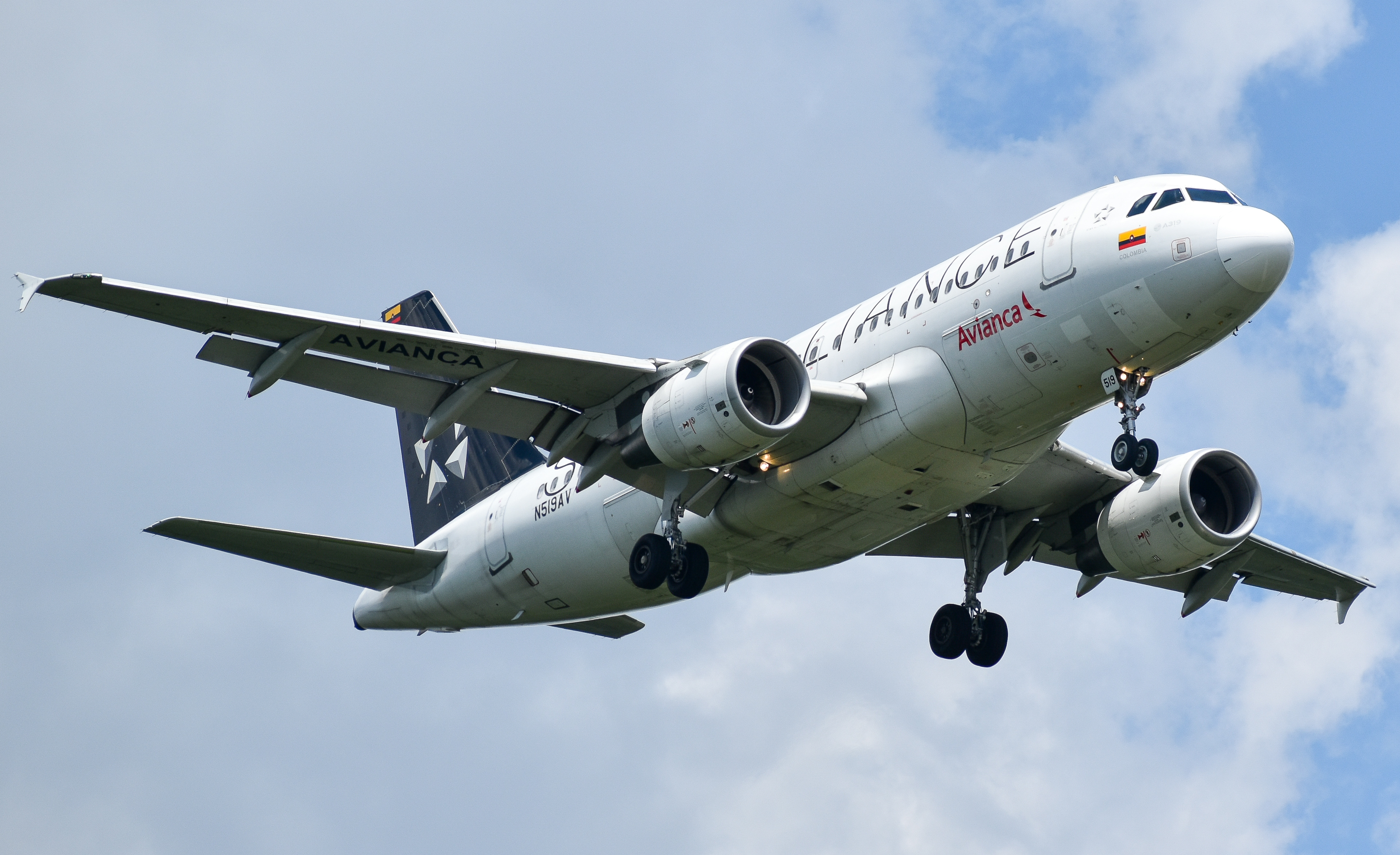 Full size: Avianca Airbus A319 N519AV at Washington Dulles International Airport