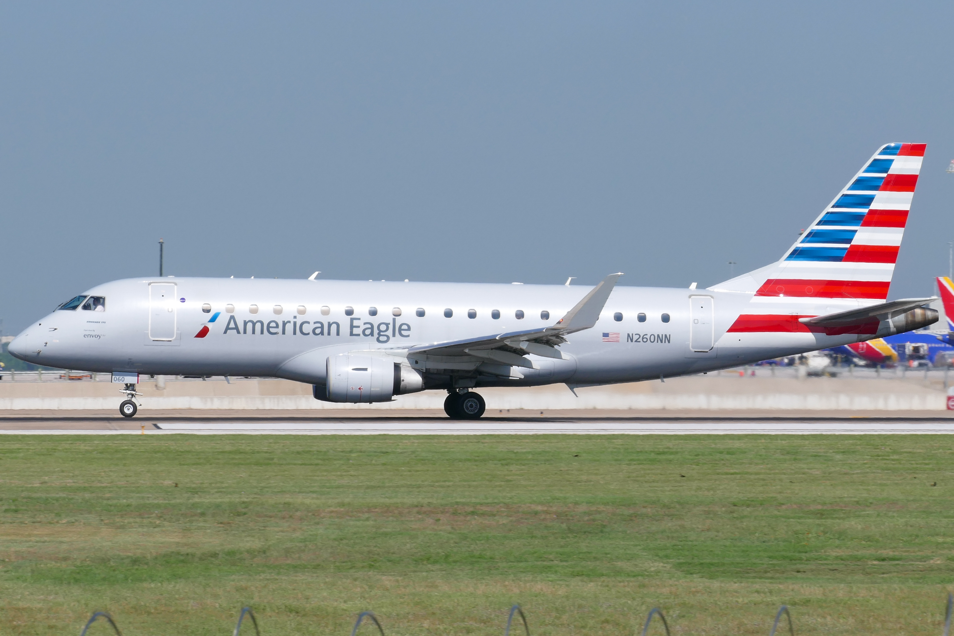 Full size: American Eagle Embraer E175 N260NN at Austin-Bergstrom International Airport