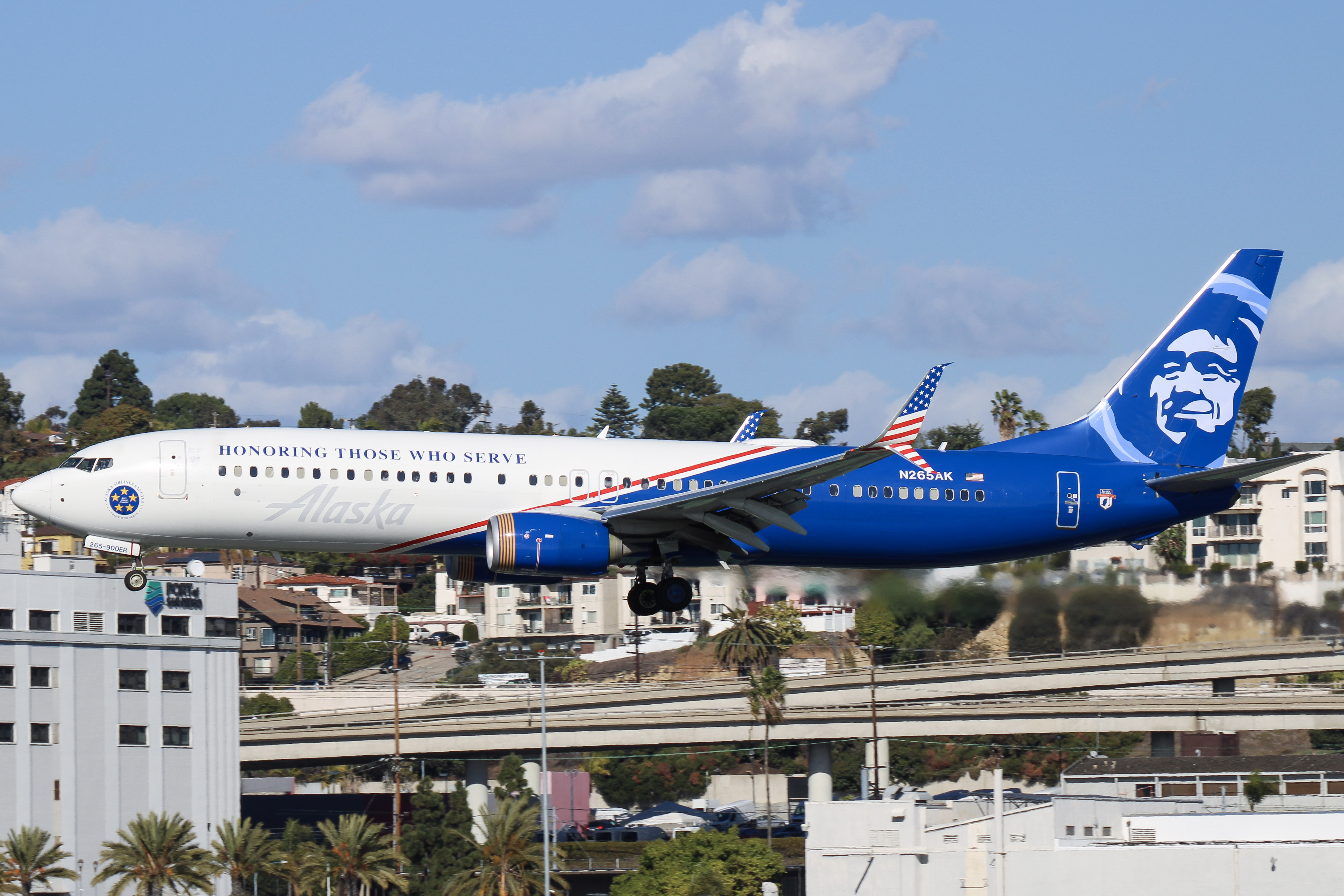 Full size: Alaska Airlines Boeing 737-900ER N265AK at San Diego International Airport