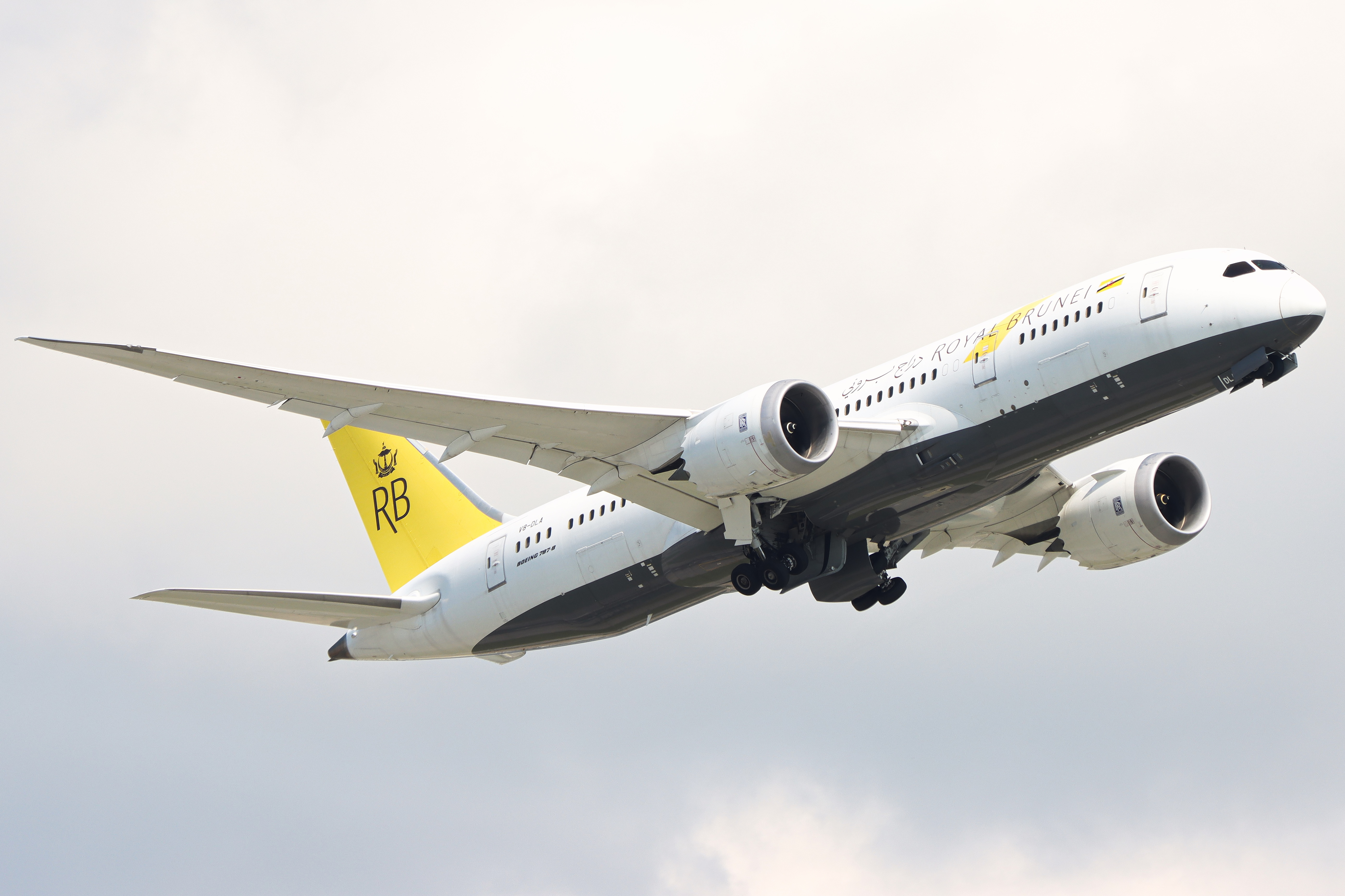 Full size: Royal Brunei Airlines Boeing 787-8 V8-DLA at Hong Kong International Airport