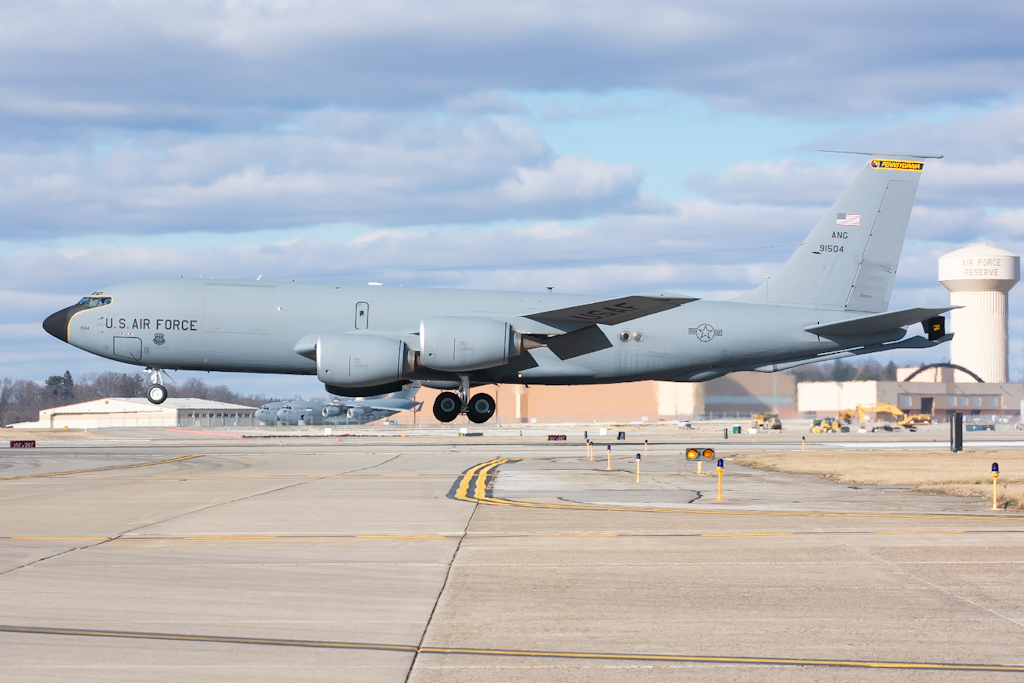 Full size: USAF - United States Air Force Boeing KC-135 Stratotanker 59-1504 at Pittsburgh International Airport