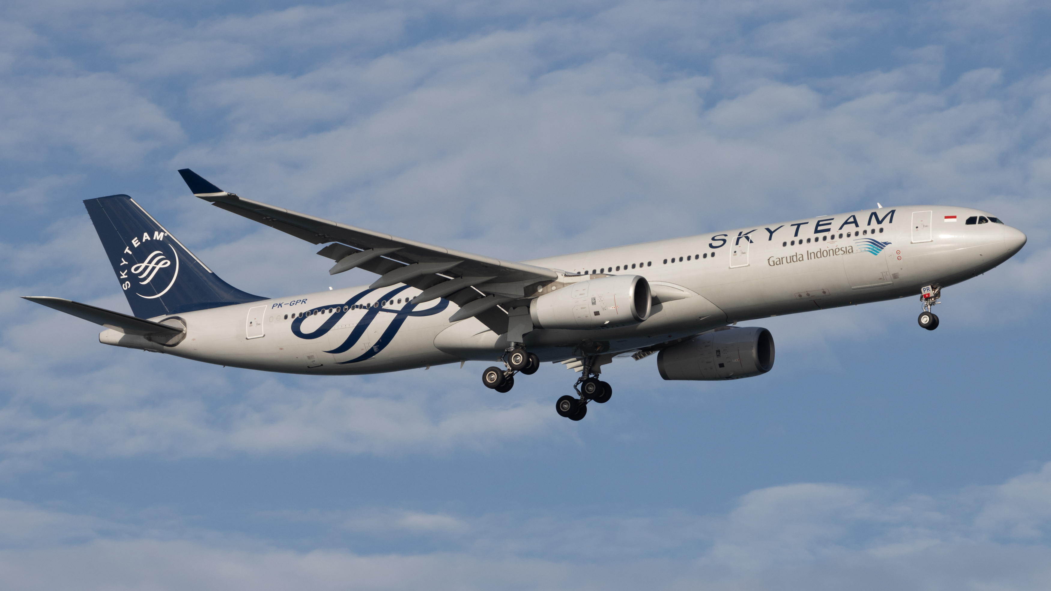 Full size: Garuda Indonesia Airbus A330-300 PK-GPR at Singapore-Changi Airport