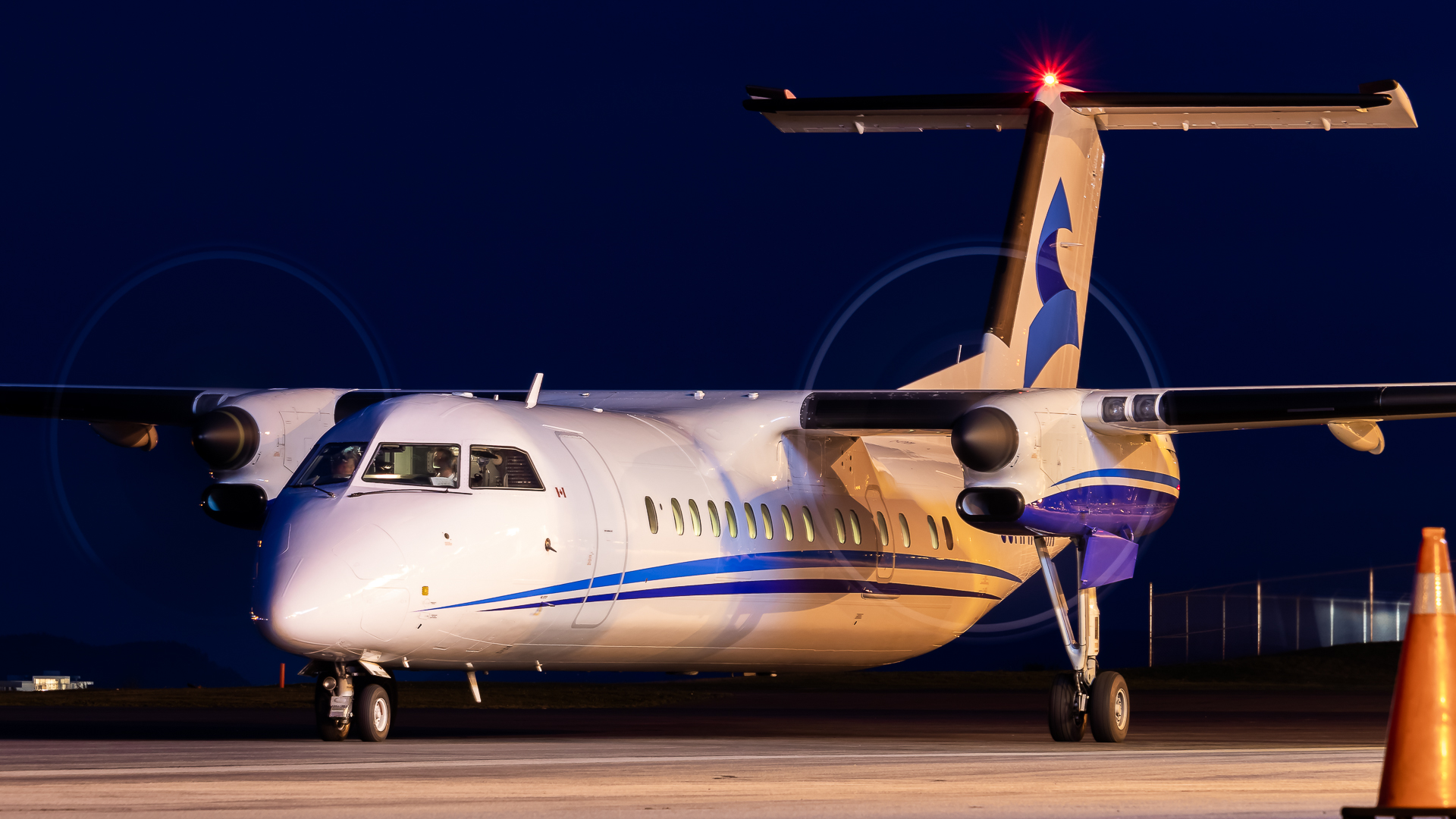 Full size: Summit Air De Havilland DHC-8 C-GJCN at Victoria International Airport