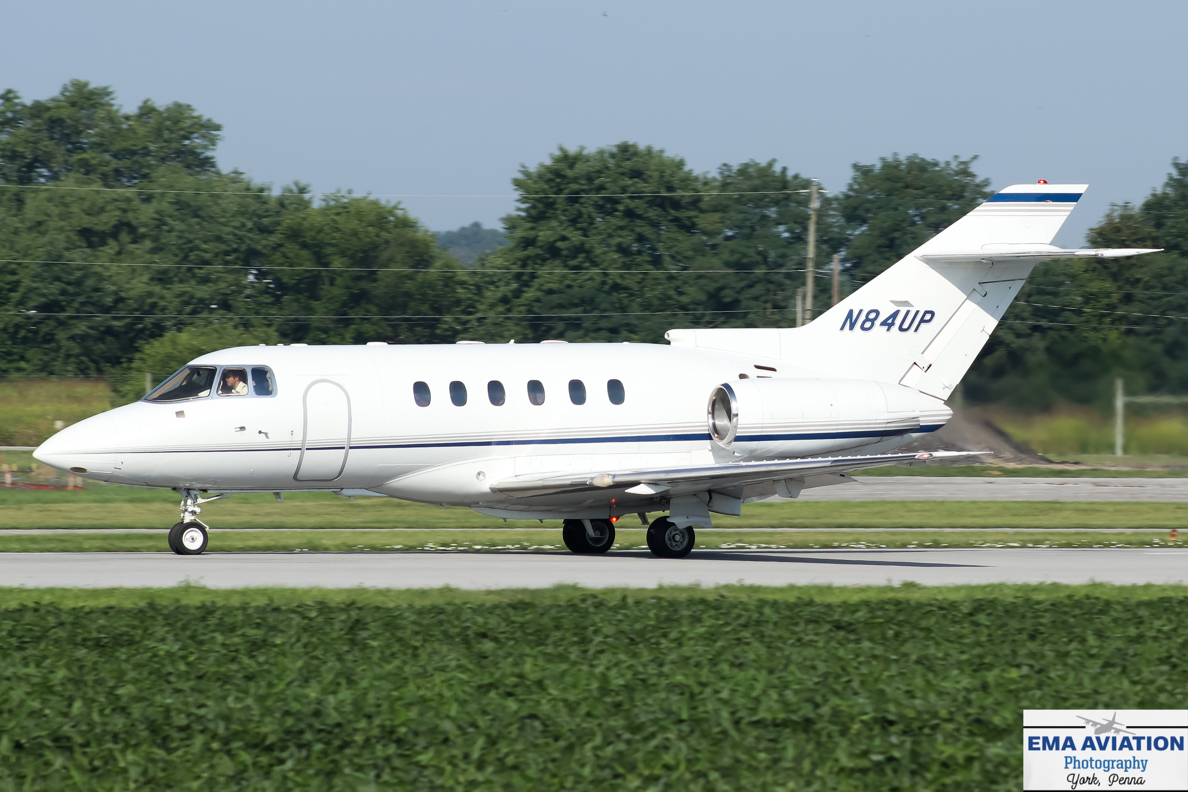 Full size: PRIVATE Beechcraft Hawker 850XP N84UP at York Airport