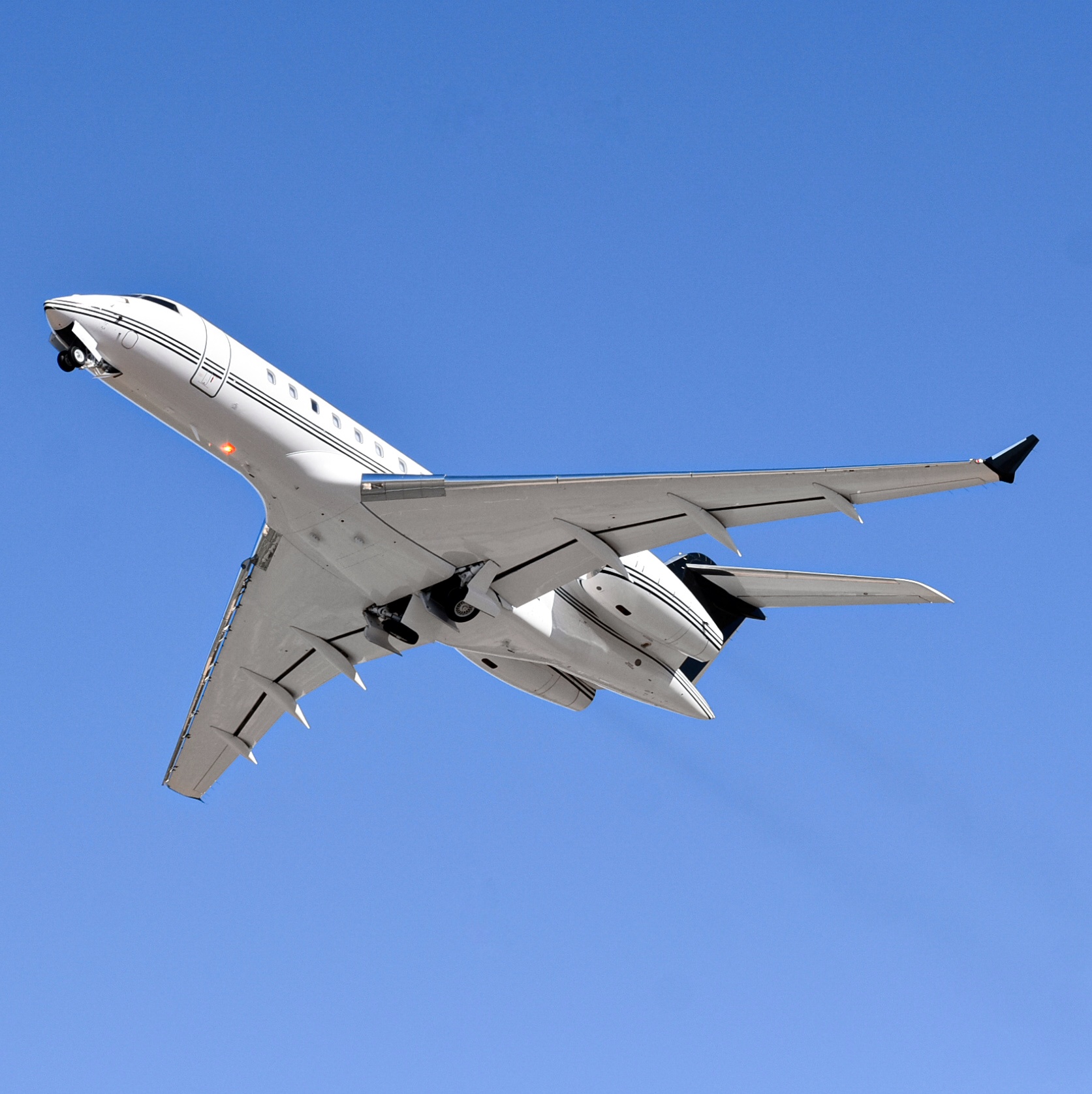 Full size: PRIVATE Bombardier Global 5000 N50VC at Aeropuerto de Cabo San Lucas Internacional