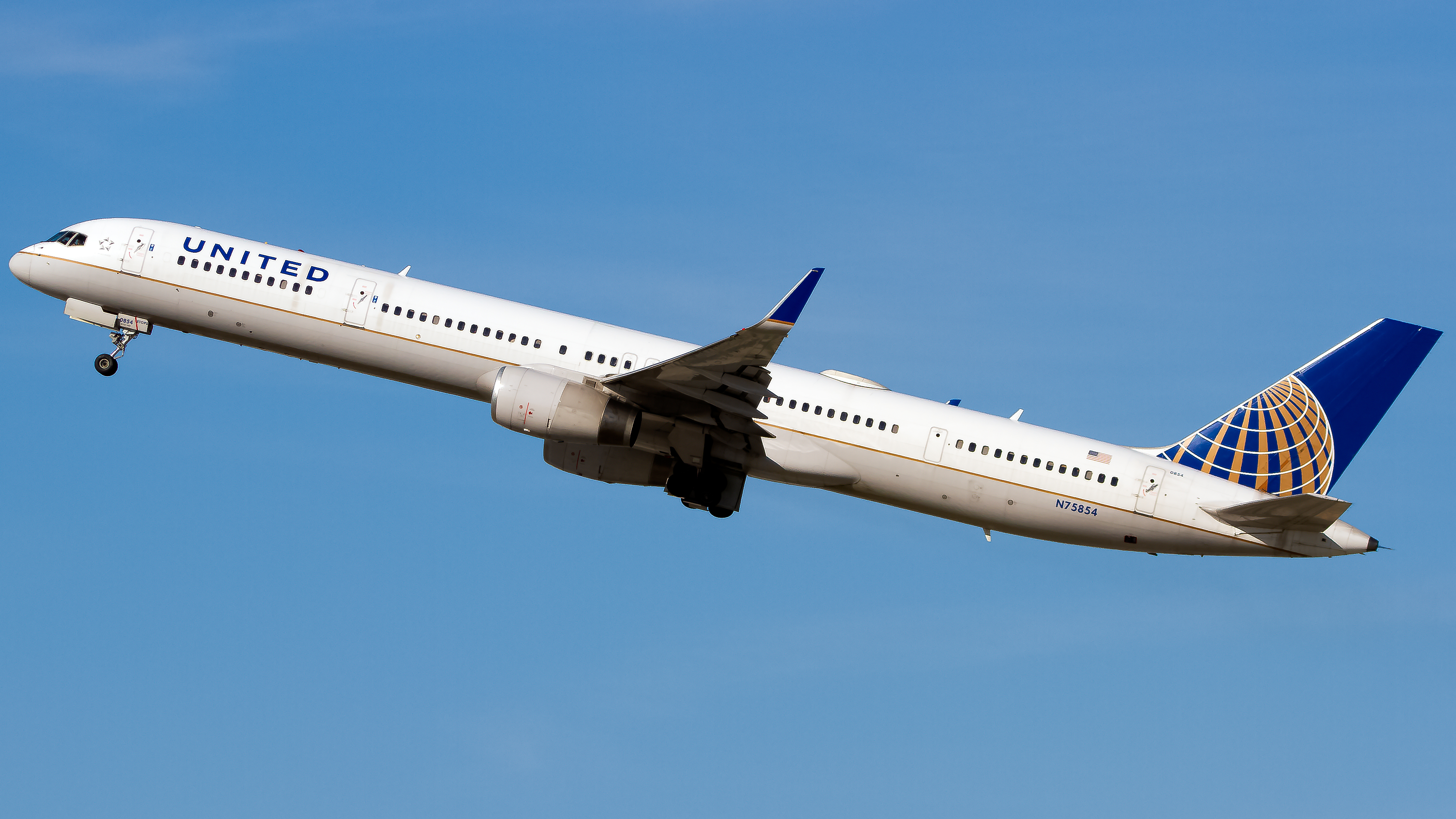 Full size: United Airlines Boeing 757-300 N75854 at Los Angeles International Airport