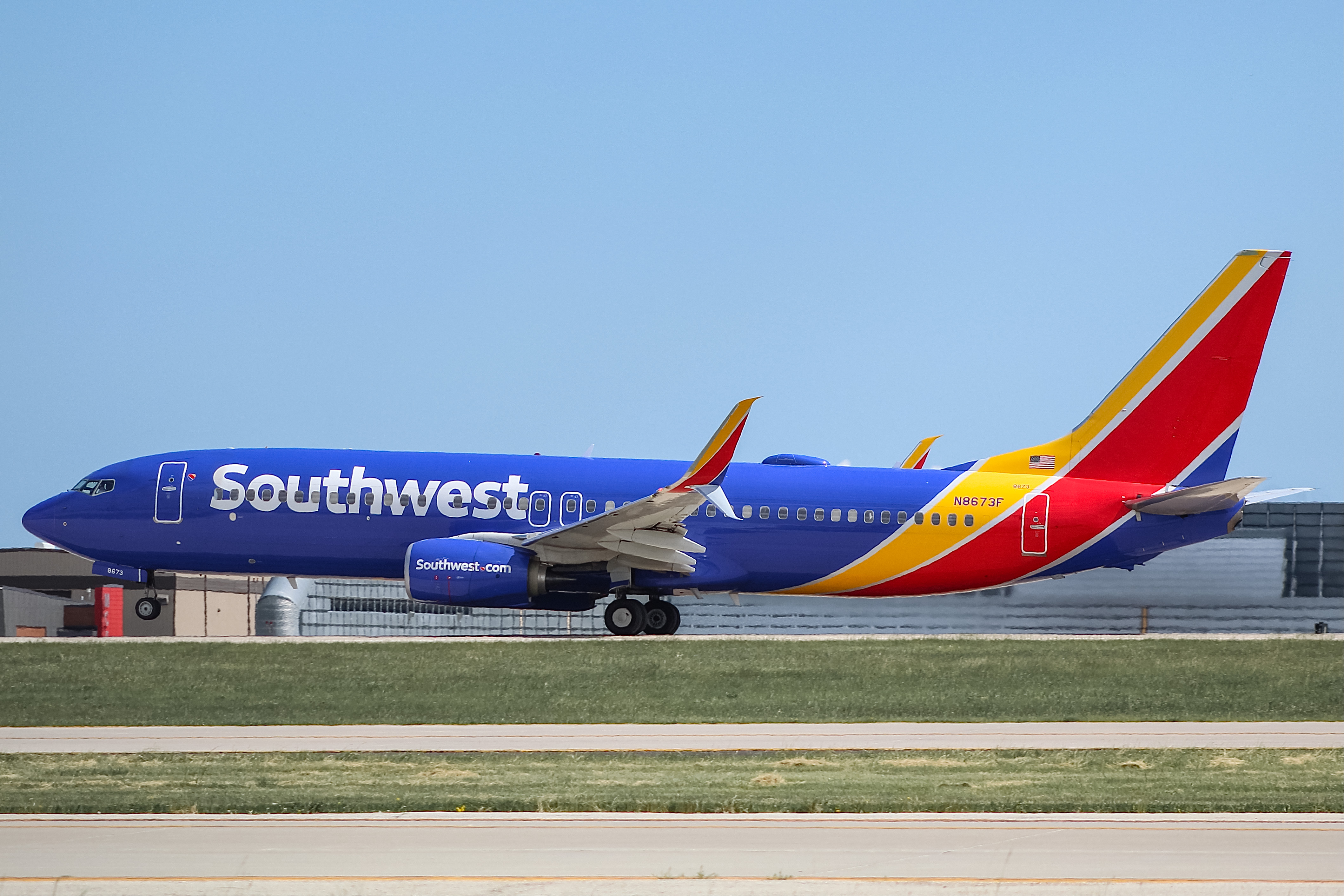 Full size: Southwest Airlines Boeing 737-800 N8673F at General Mitchell International Airport