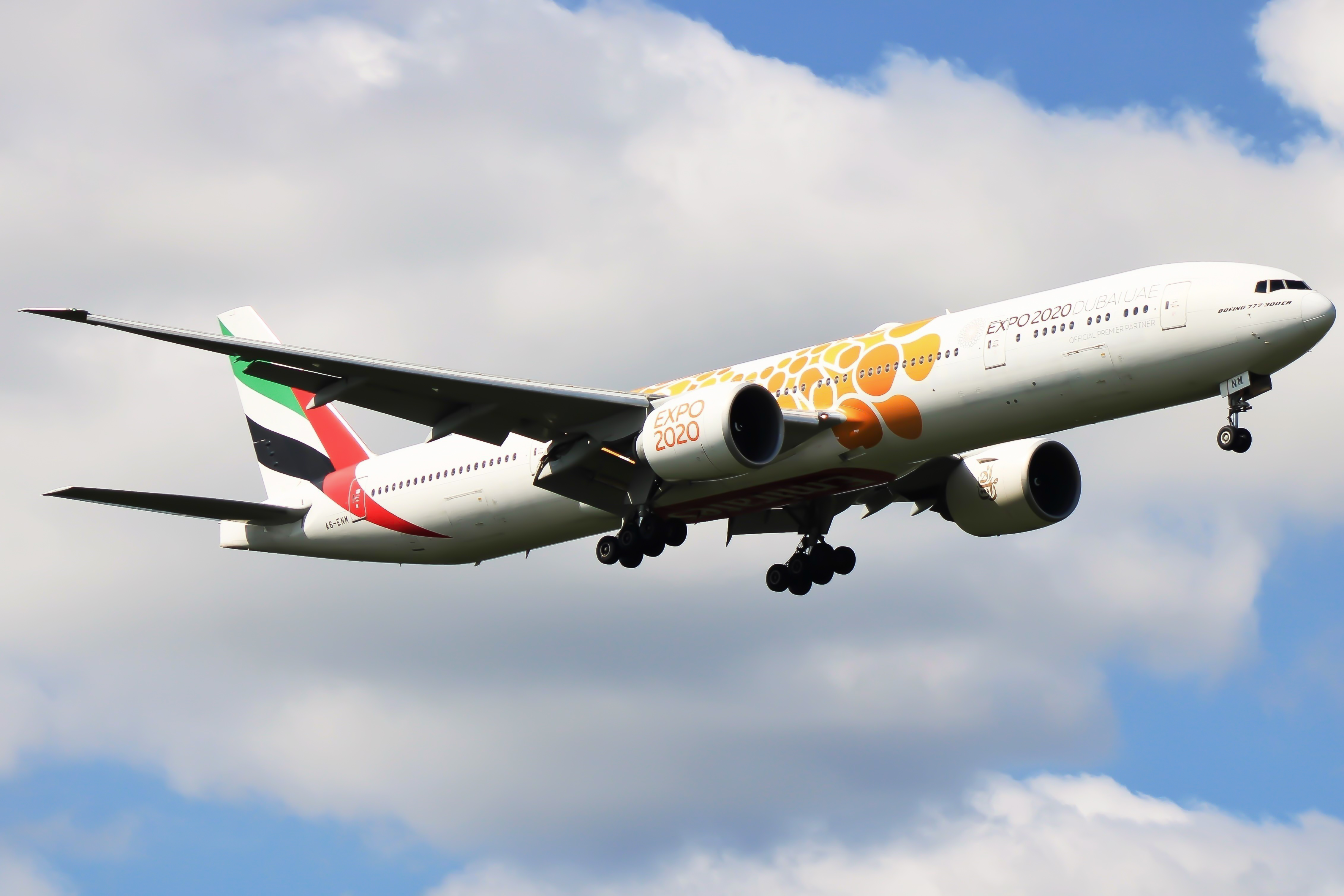 Full size: Emirates Boeing 777-300ER A6-ENM at Washington Dulles International Airport