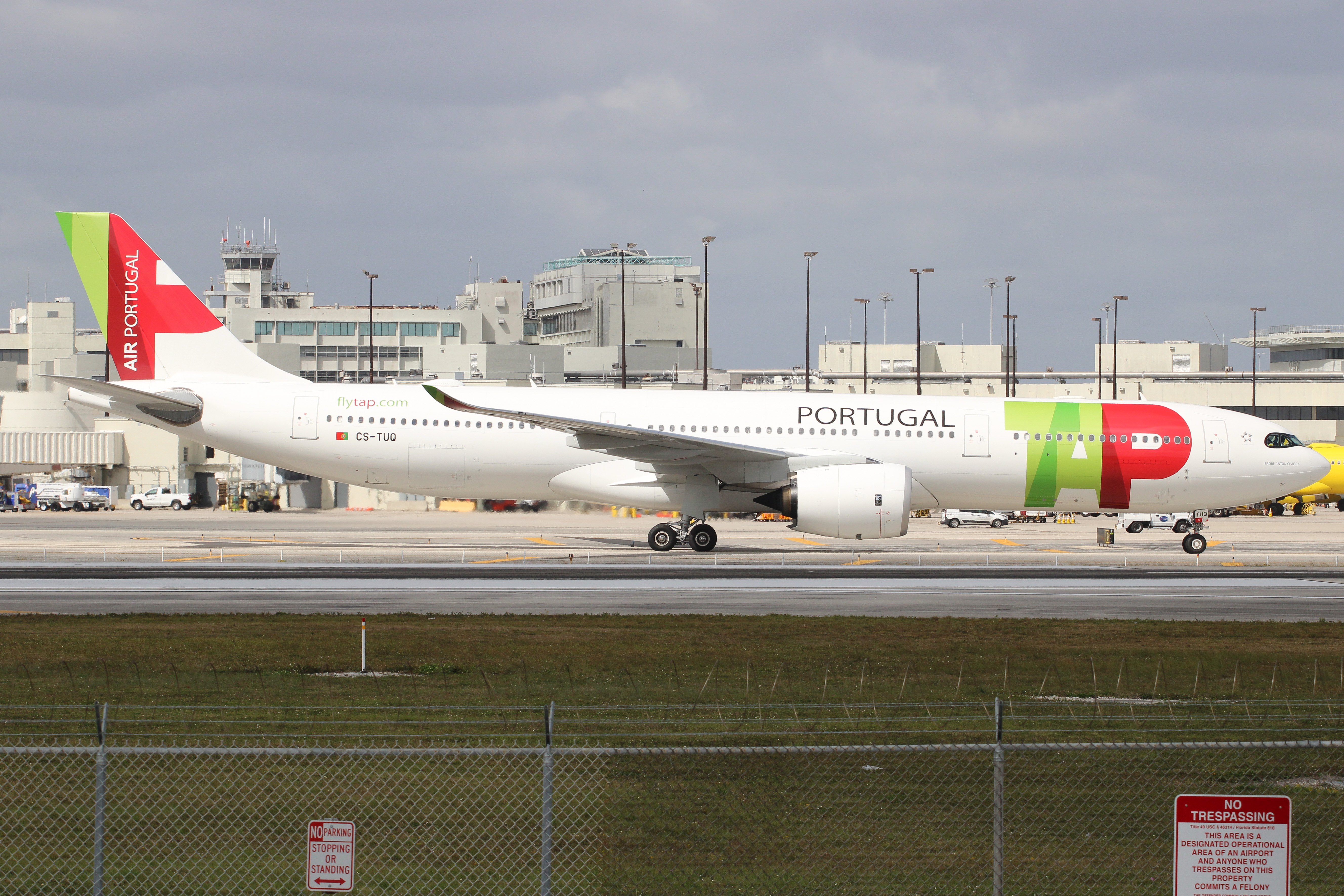 Full size: TAP Air Portugal Airbus A330-900 CS-TUQ at Miami International Airport