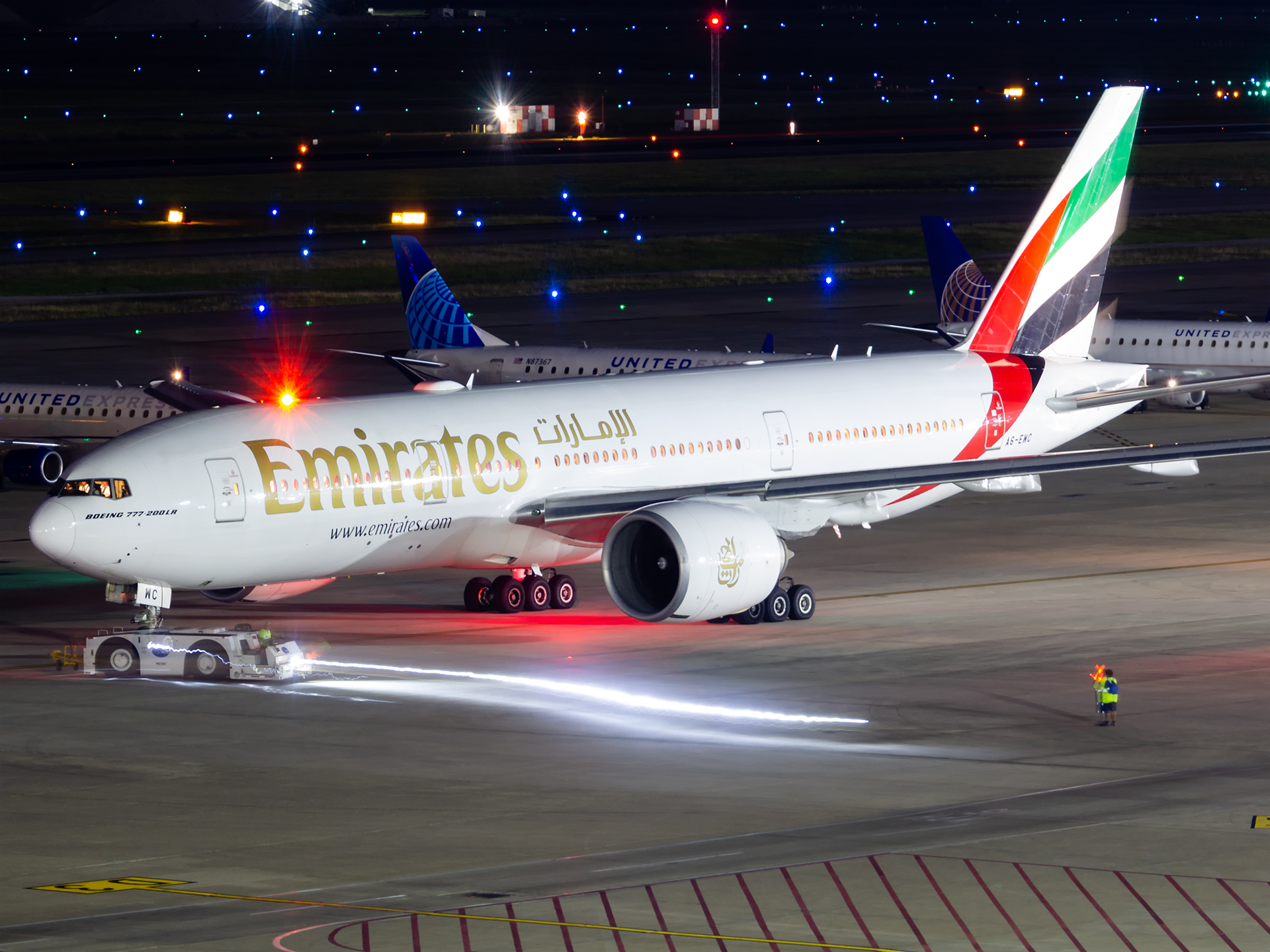 Full size: Emirates Boeing 777-200LR A6-EWC at Houston-George Bush Intercontinental Airport