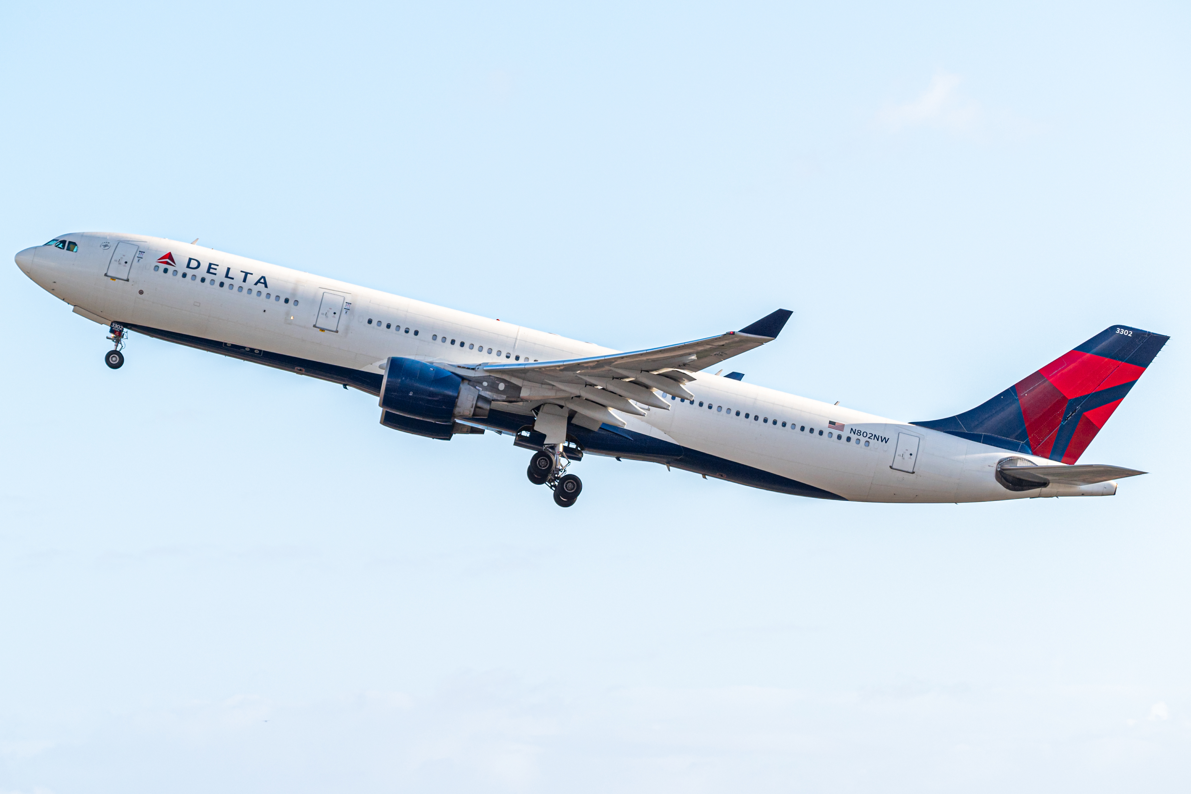 Full size: Delta Airlines Airbus A330-200 N802NW at Daniel K Inouye International Airport