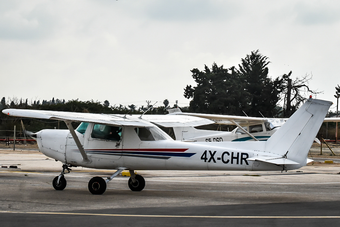 Full size: PRIVATE Cessna 172 4X-CHR at Herzliya Airport