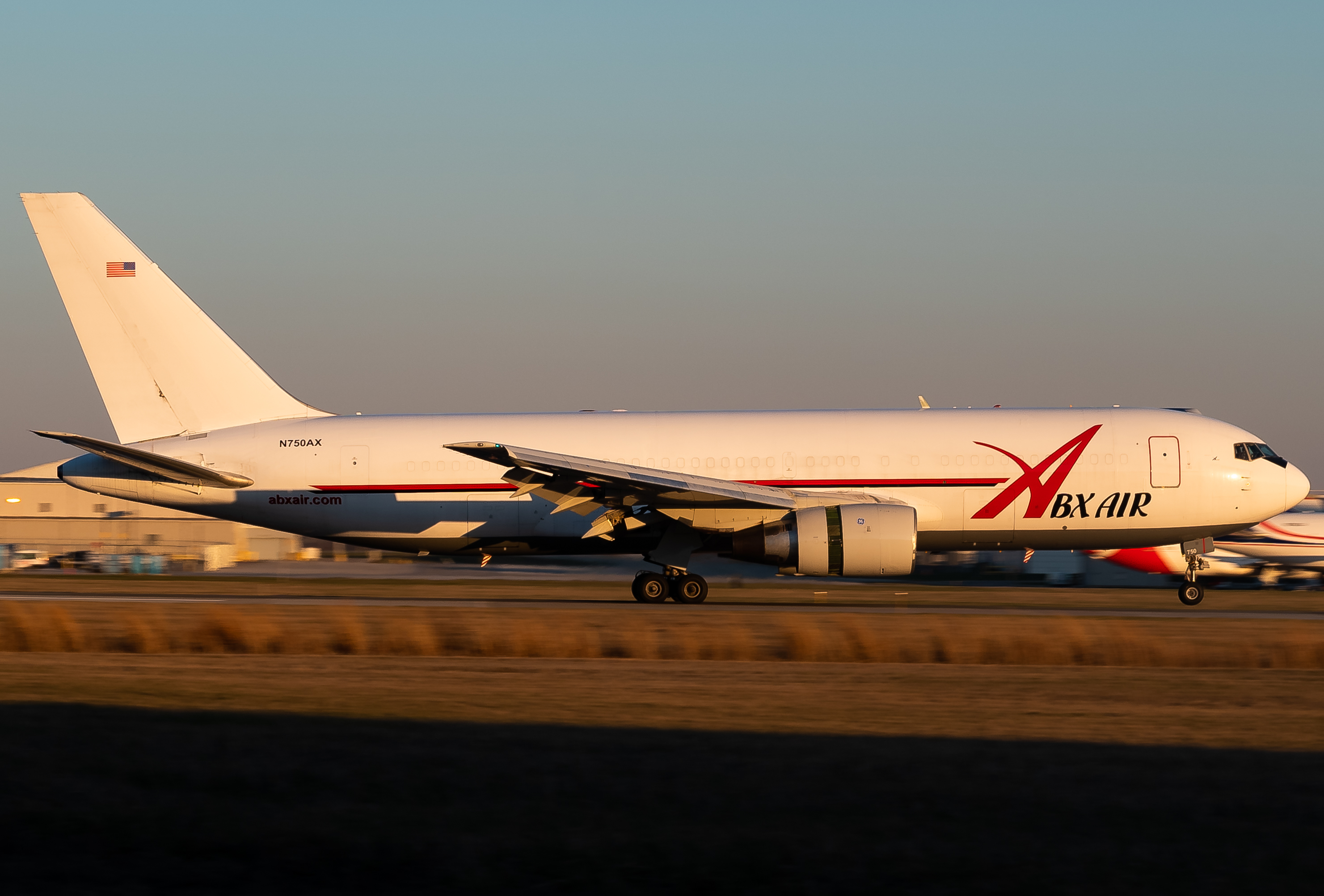 Full size: ABX Air  Boeing 767-200F N750AX at Cincinnati/Northern Kentucky International Airport