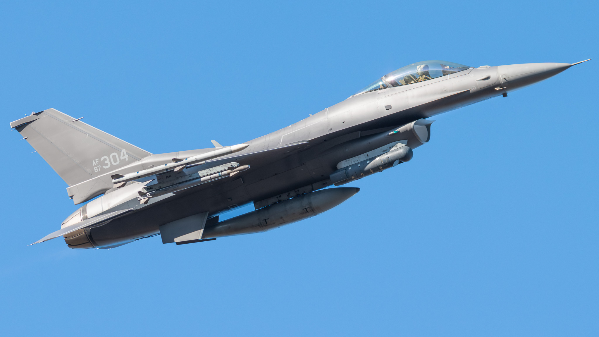 Full size: USAF - United States Air Force General Dynamics F-16 Fighting Falcon 87-0304 at Joint Base Andrews