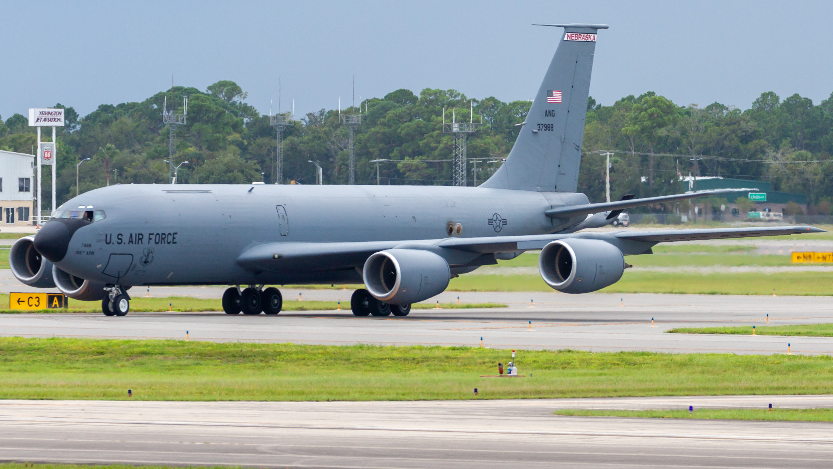 Full size: USAF - United States Air Force Boeing KC-135 Stratotanker 63-7988 at Daytona Beach International Airport