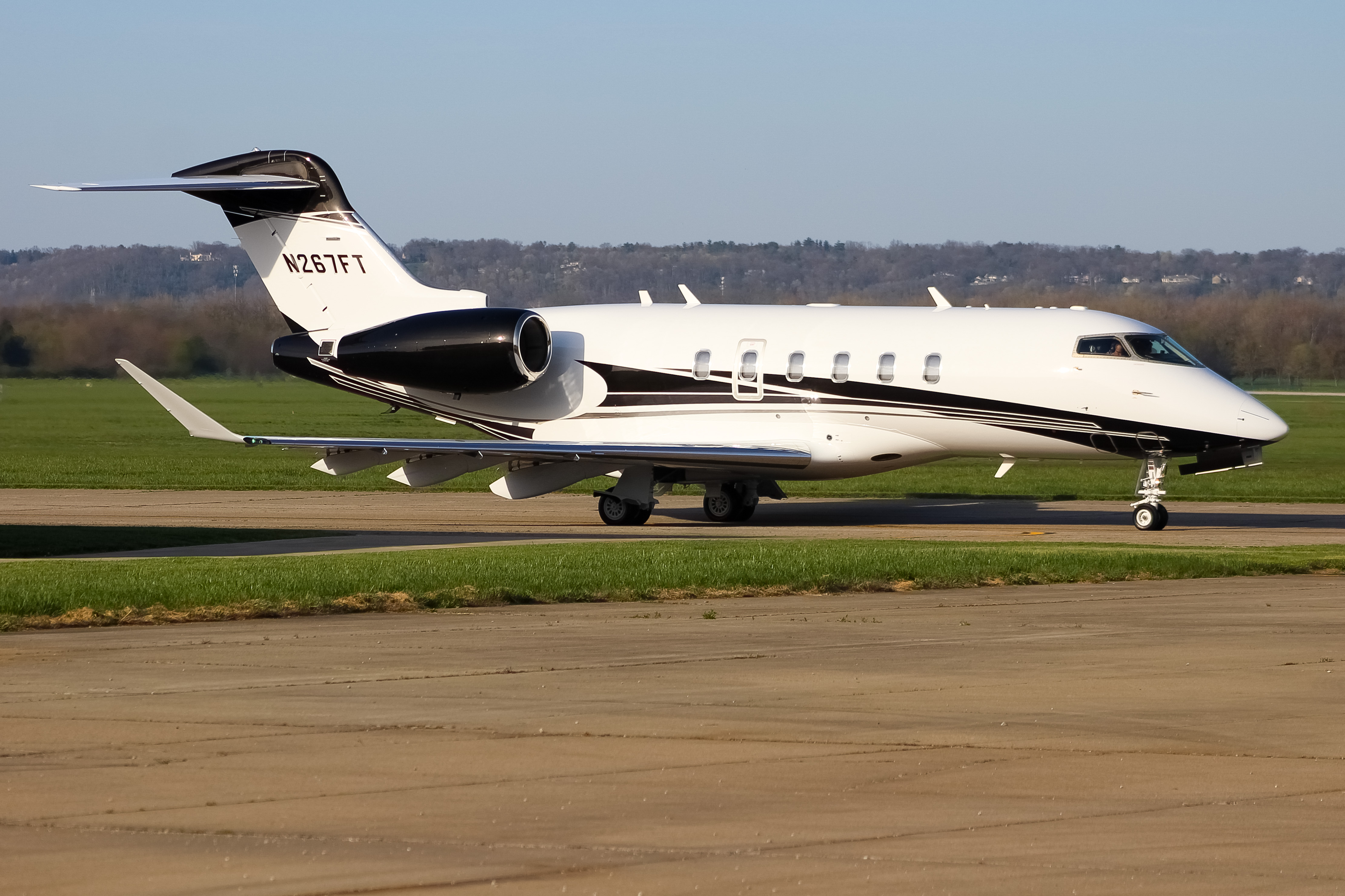 Full size: PRIVATE  Bombardier Challenger 350  N267FT at Cincinnati Municipal Airport/Lunken Field