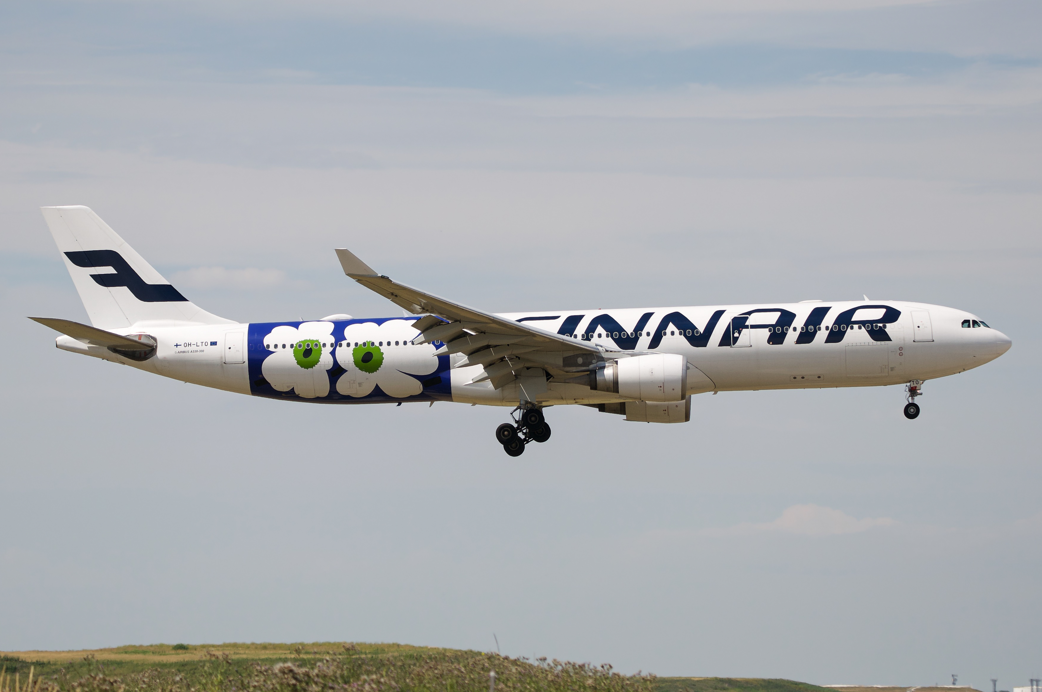 Full size: Finnair Airbus A330-300 OH-LTO at Chicago O'Hare International Airport