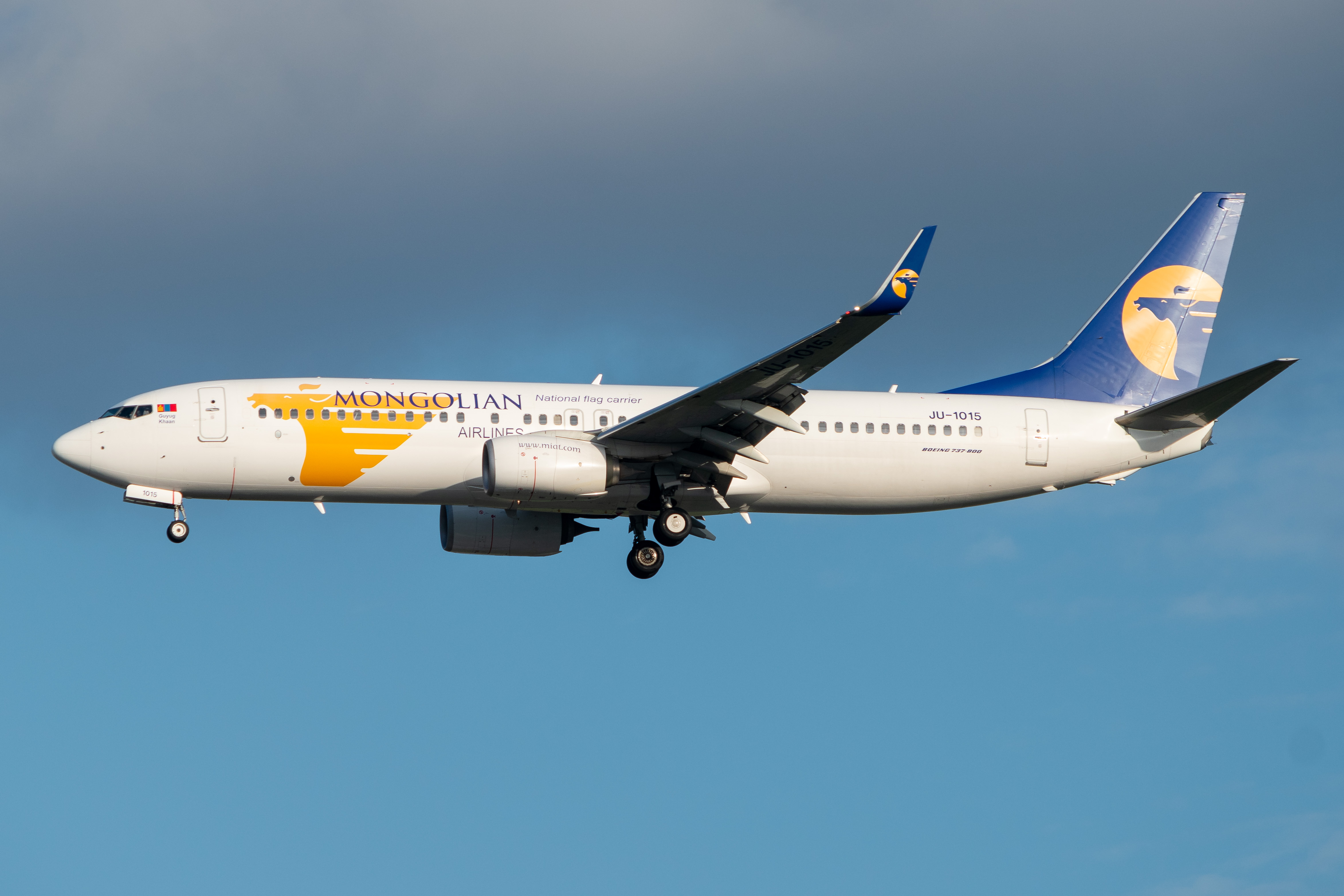 Full size: MIAT Mongolian Airlines Boeing 737-800 JU-1015 at Singapore-Changi Airport