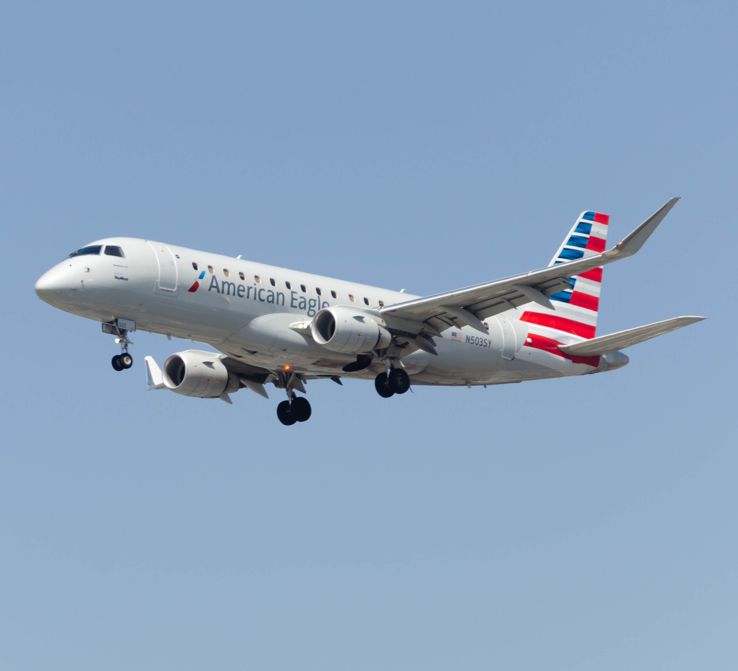 Full size: American Eagle Embraer E175 N503SY at Los Angeles International Airport