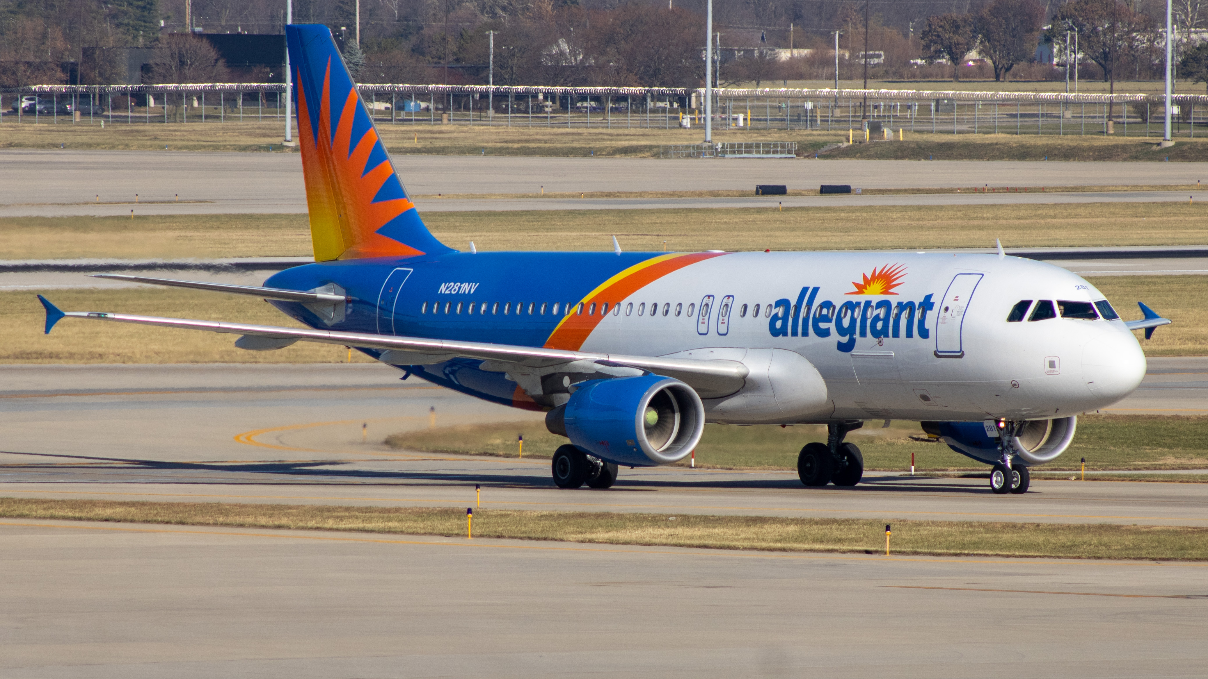 Full size: Allegiant Air Airbus A320 N281NV at Indianapolis International Airport