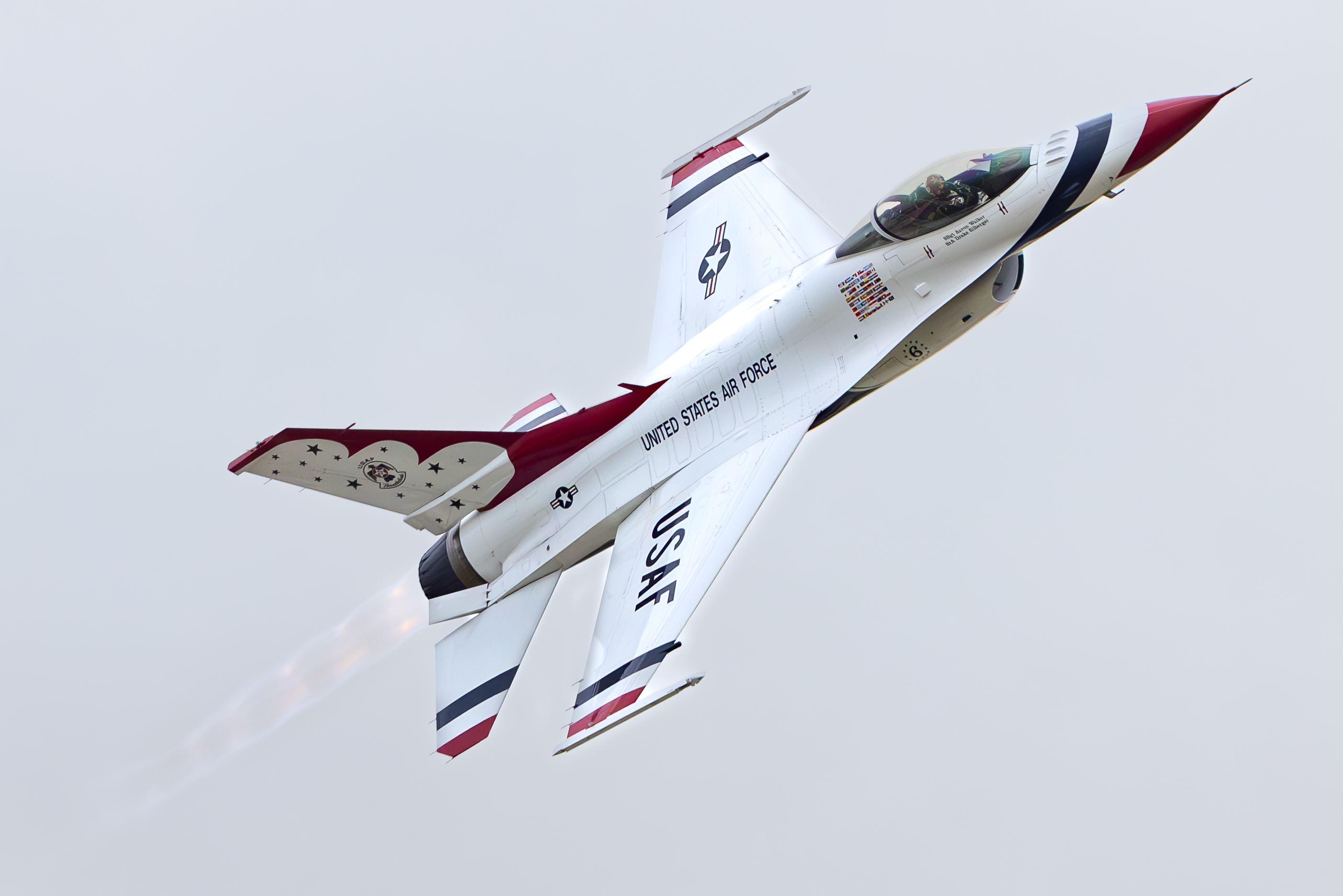 Full size: USAF - United States Air Force General Dynamics F-16 Fighting Falcon THUNDERBIRD 6 at Wichita Falls Municipal Airport