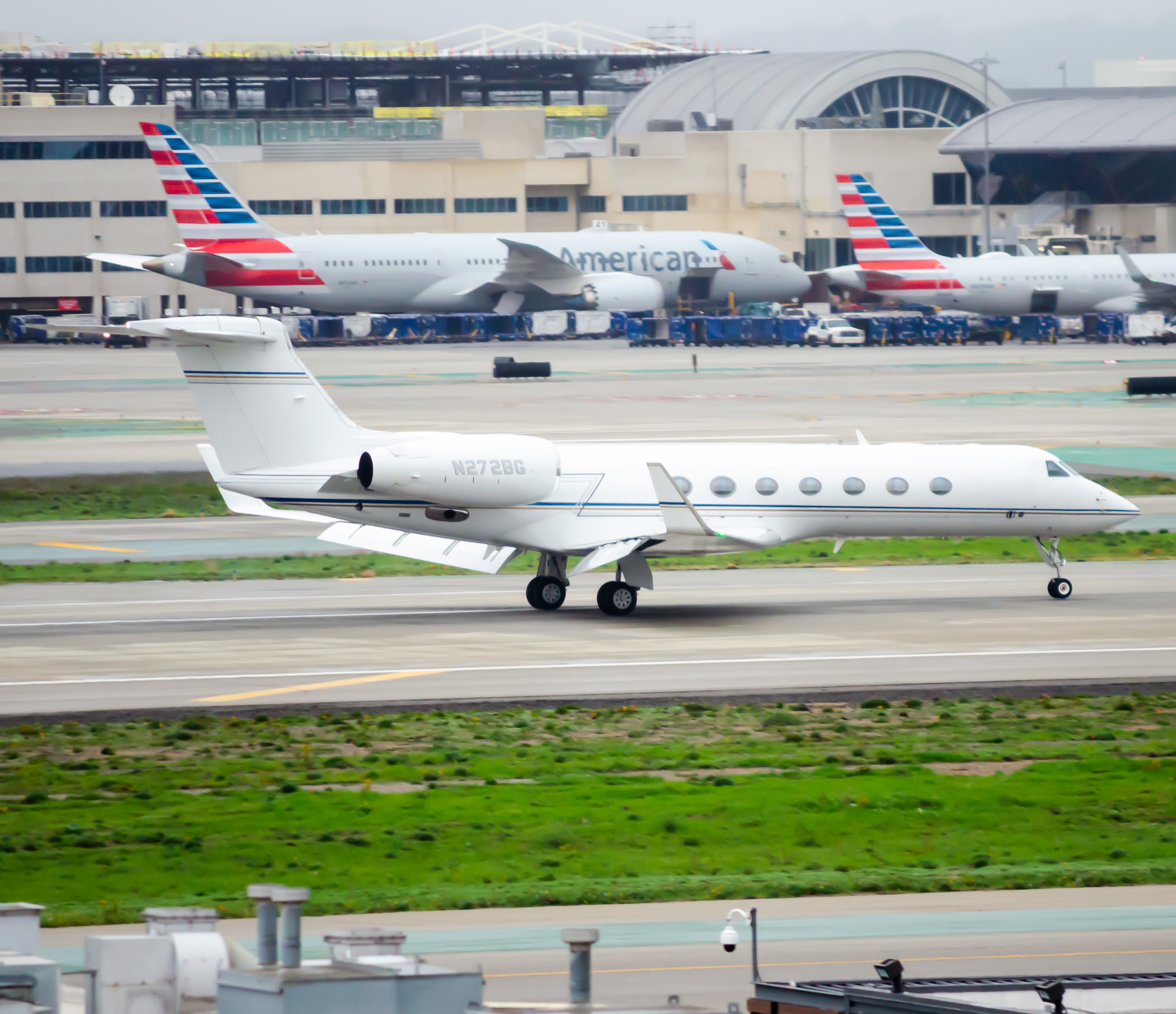 Full size: PRIVATE Gulfstream G550 N272BG at Los Angeles International Airport