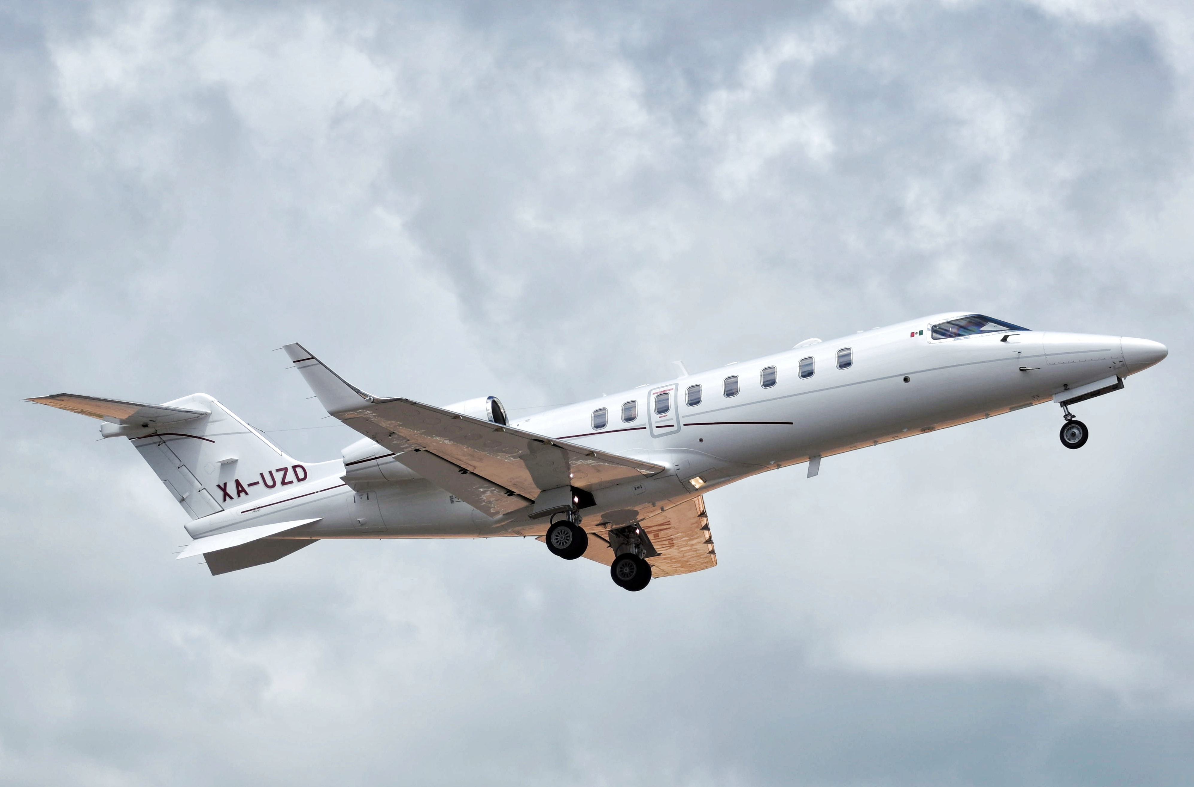 Full size: PRIVATE Learjet 45 XA-UZD at Aeropuerto de Cabo San Lucas Internacional