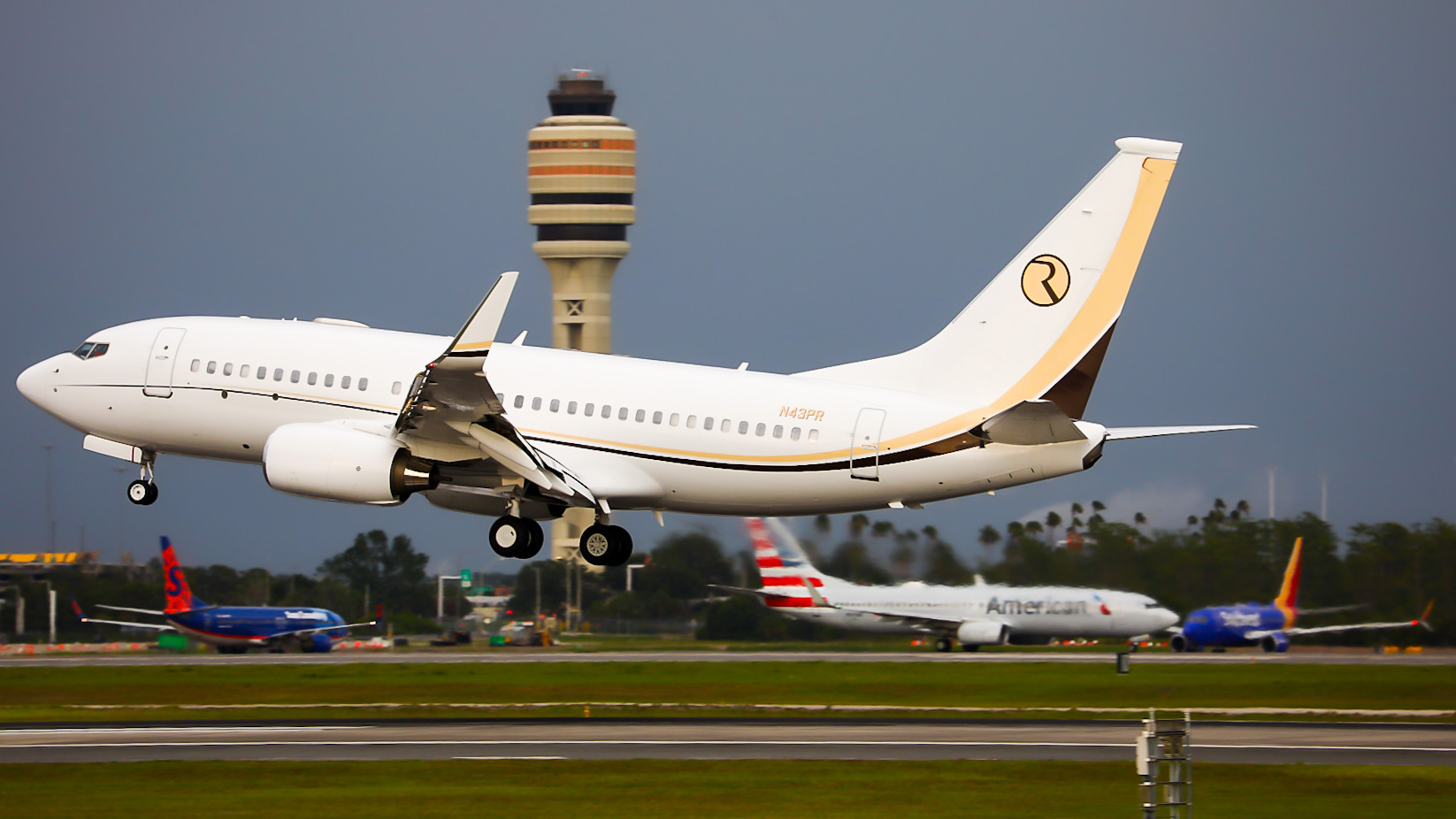 Full size: PRIVATE Boeing 737-700BBJ N43PR at Orlando International Airport