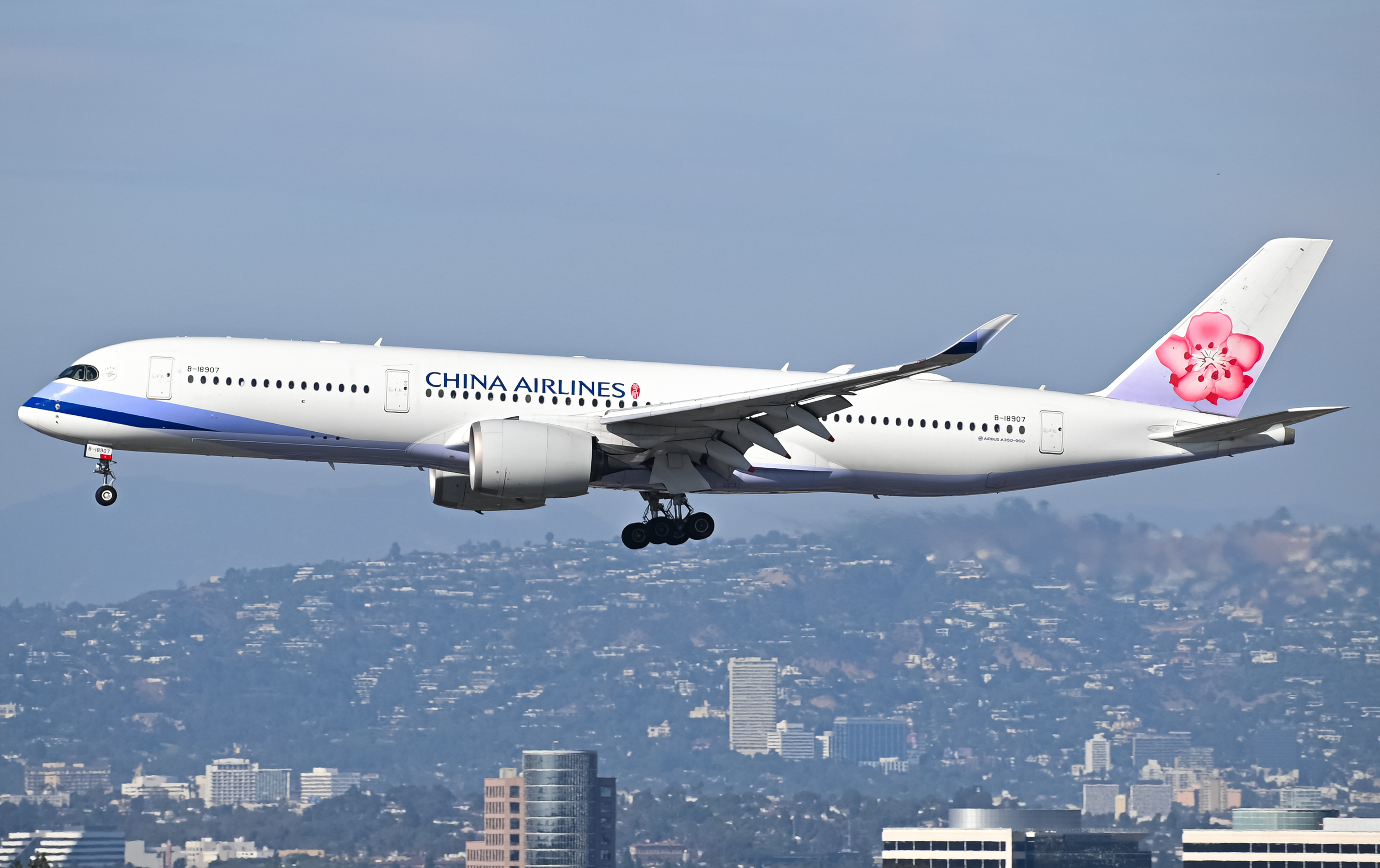 Full size: China Airlines Airbus A350-900 B-18907 at Los Angeles International Airport