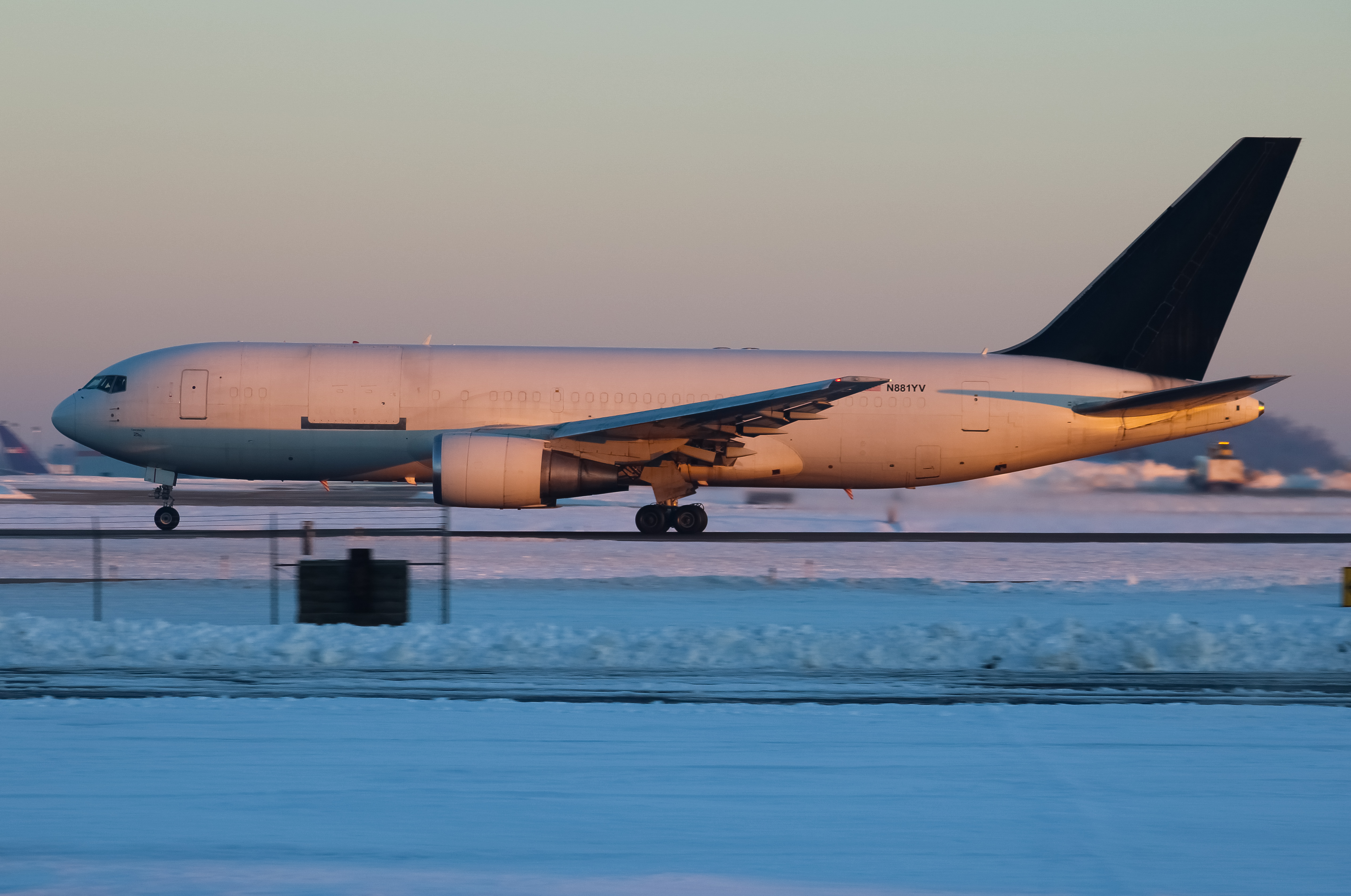 Full size: 21 Air Boeing 767-200F N881YV at Cincinnati/Northern Kentucky International Airport