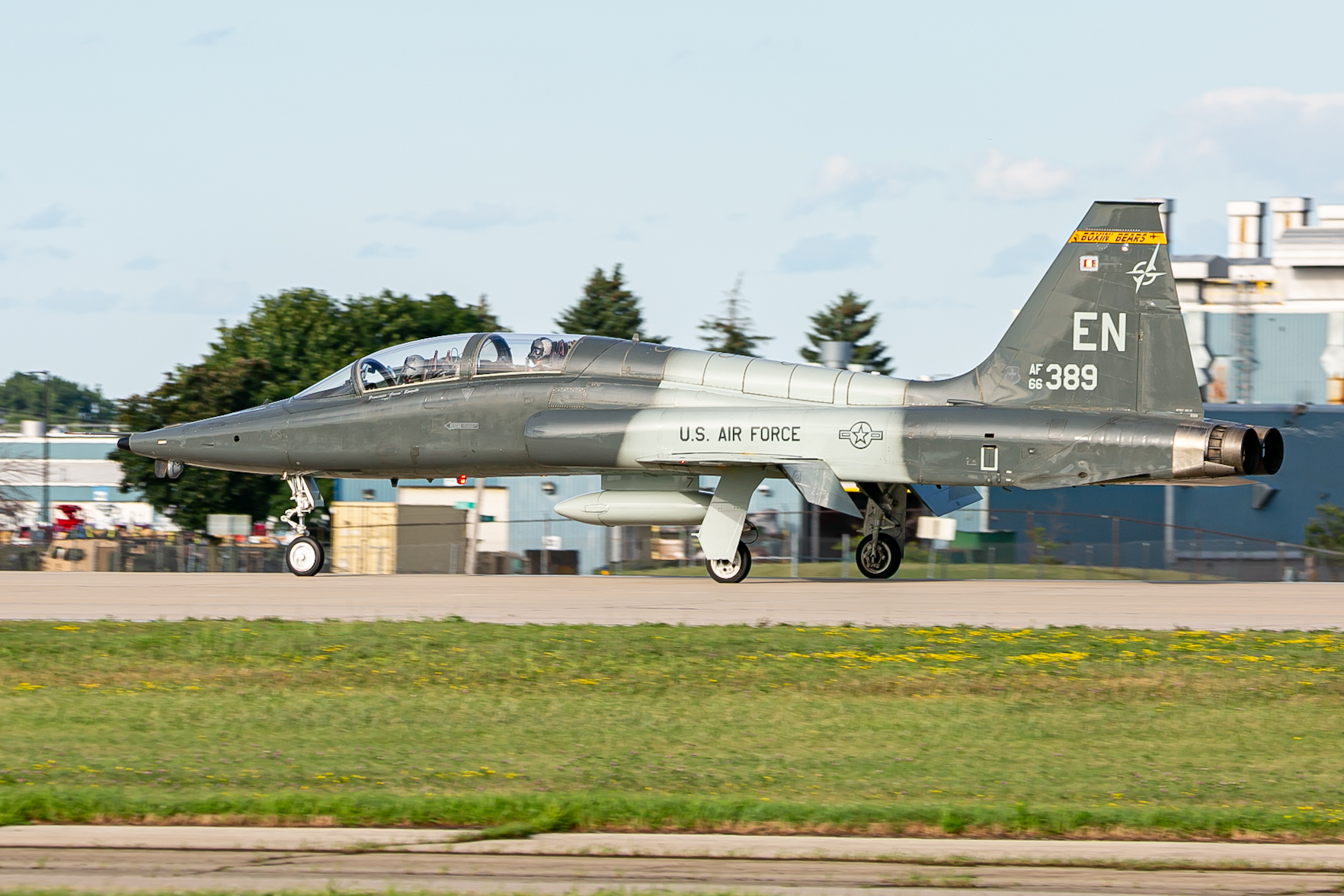 Full size: USAF - United States Air Force Northrop T-38C Talon  664389 at Wittman Regional Airport