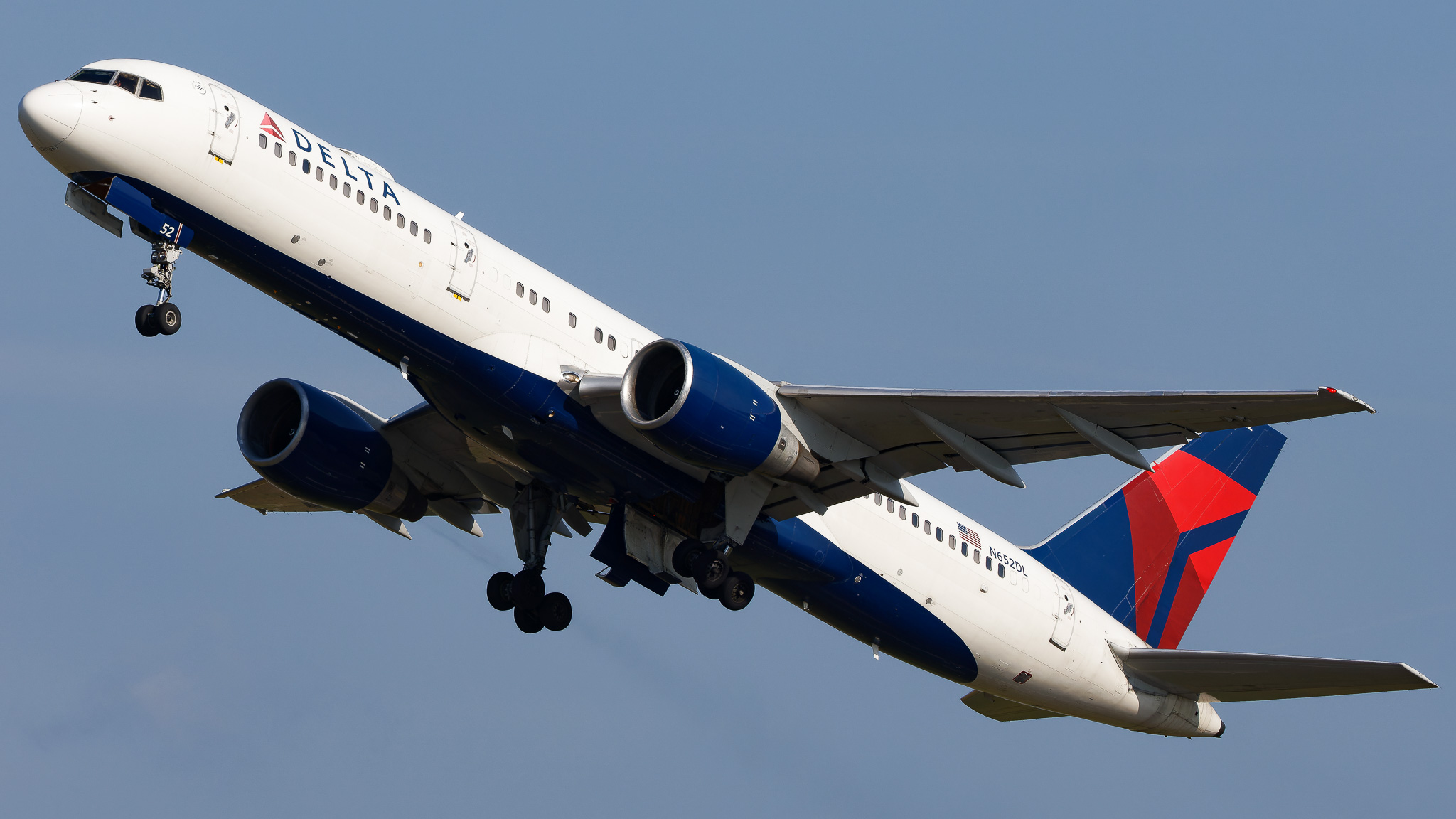 Full size: Delta Airlines Boeing 757-200 N652DL at St. Petersburg Clearwater International Airport