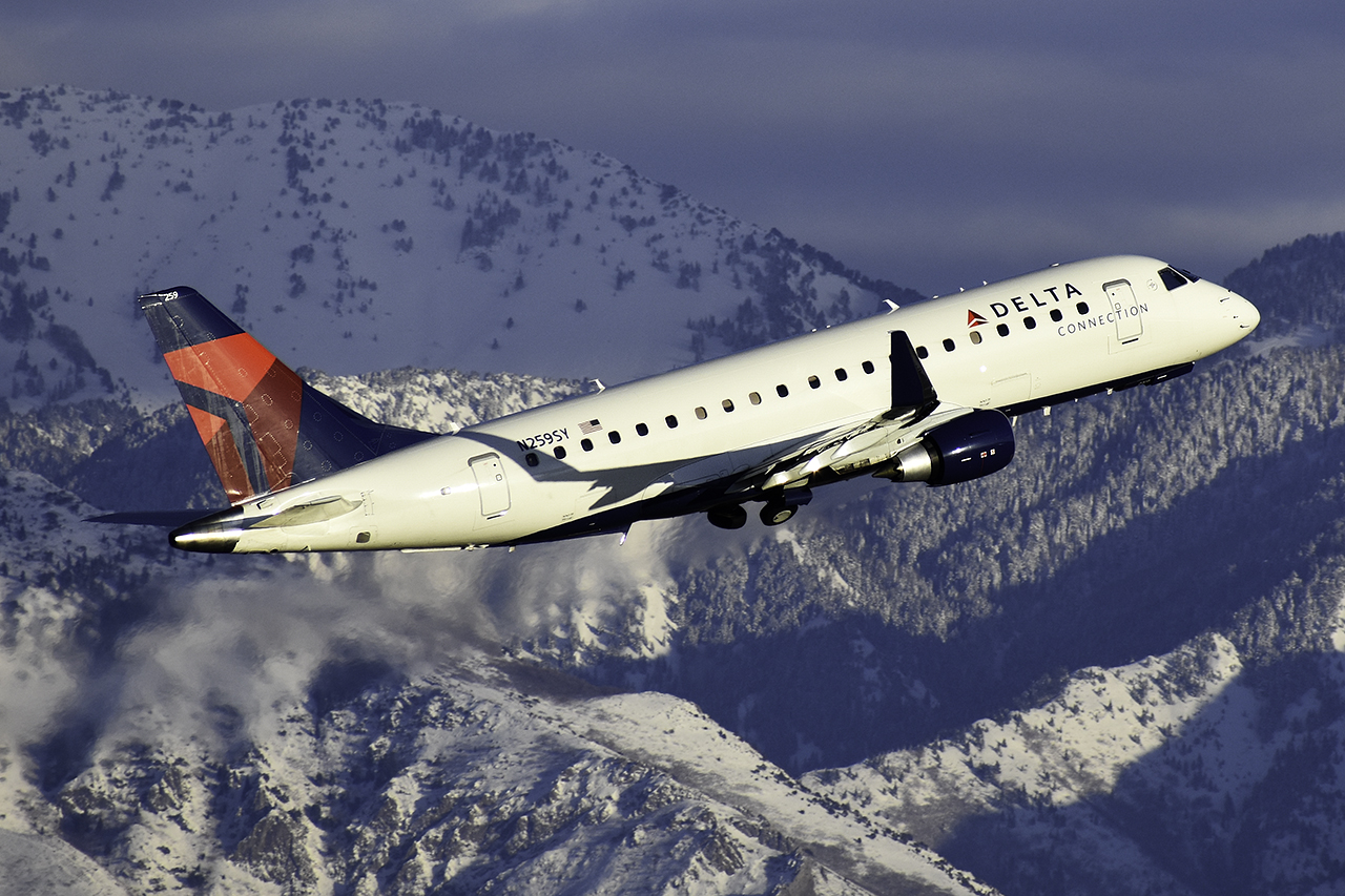 Full size: Delta Connection Embraer E175 N259SY at Salt Lake City International Airport